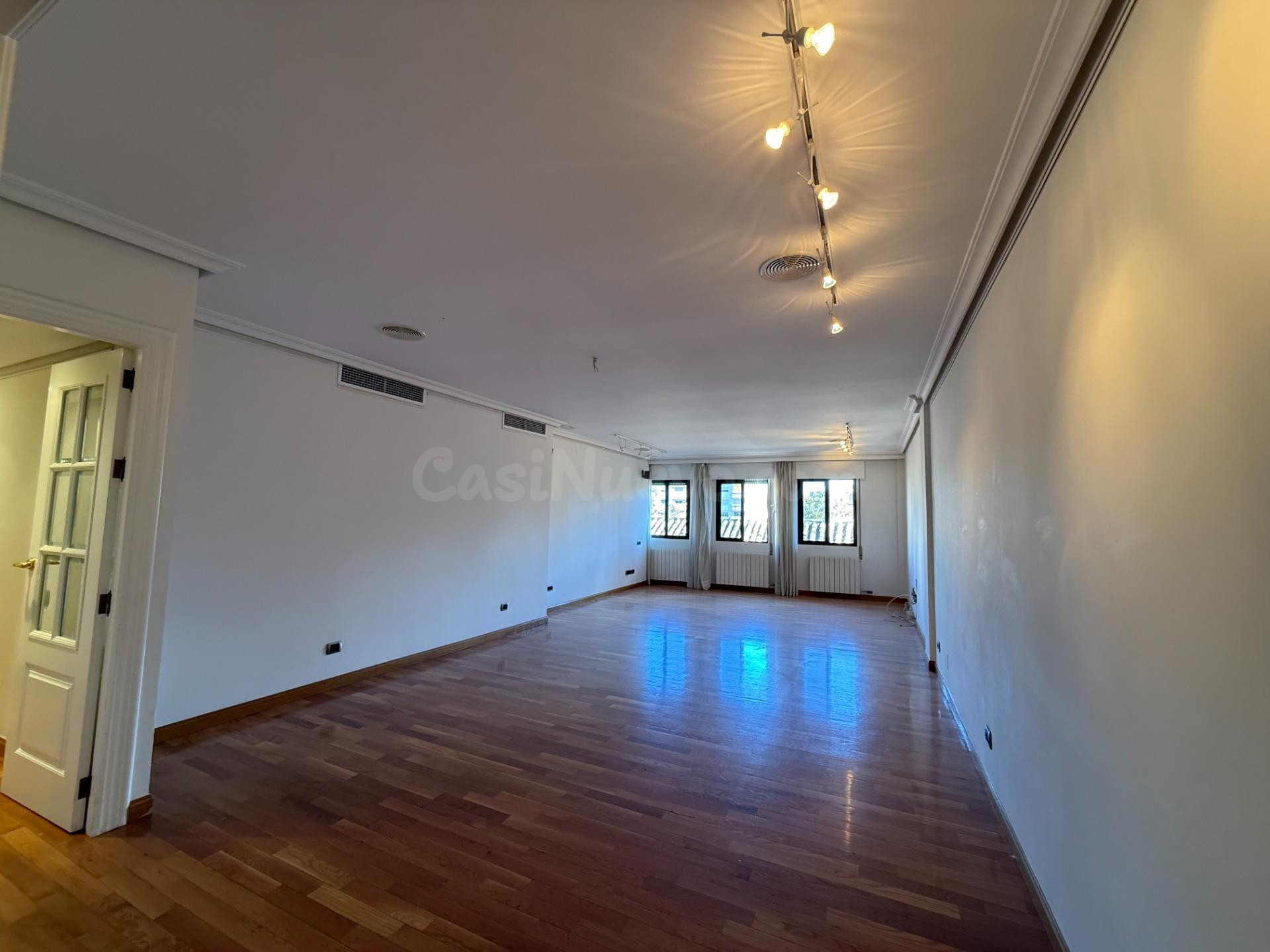 Amplio piso de 4 dormitorios en pleno centro de Murcia, junto al Teatro Romea