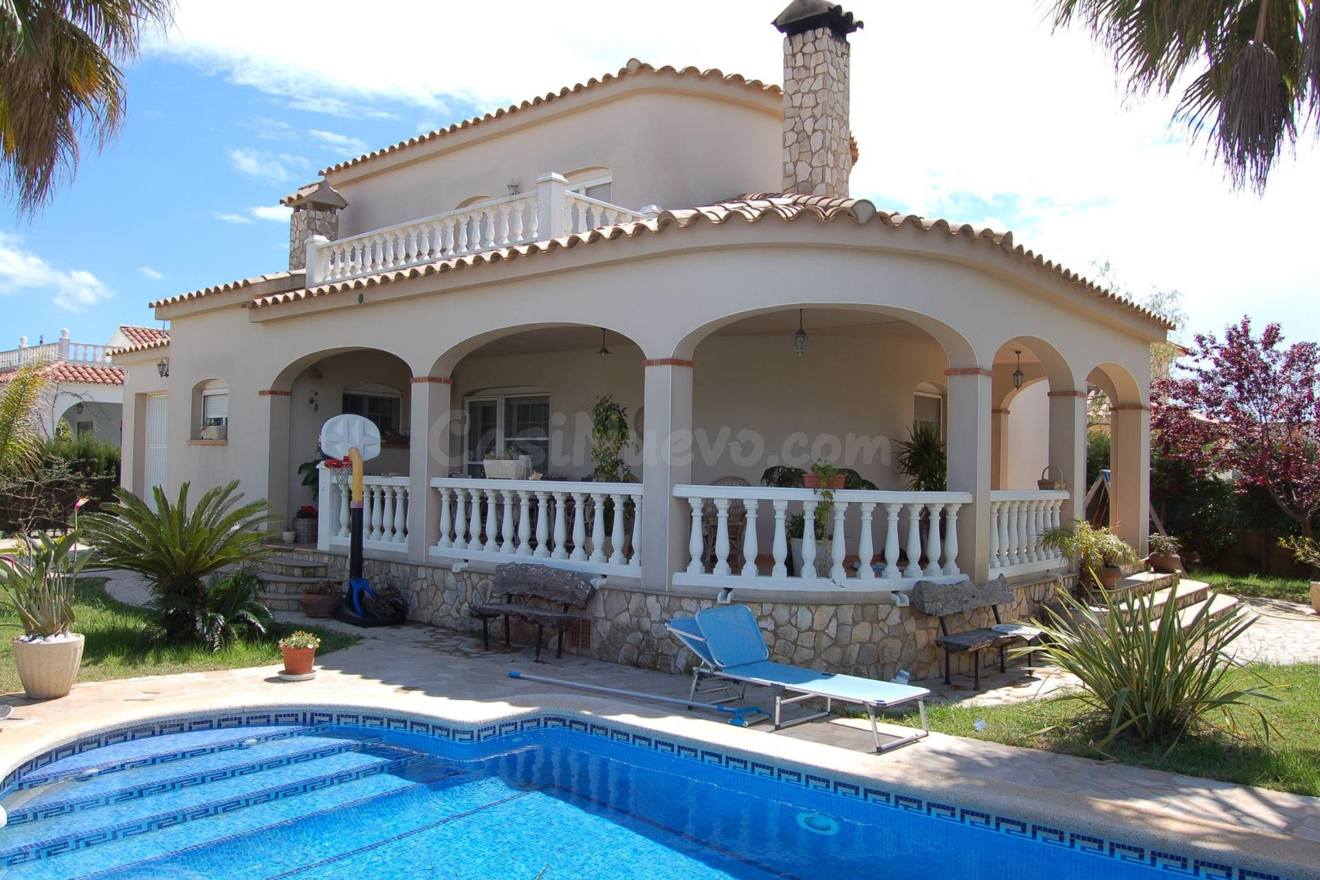 Espectacular chalet a escasos metros del paseo marítimo en la playa de Riumar