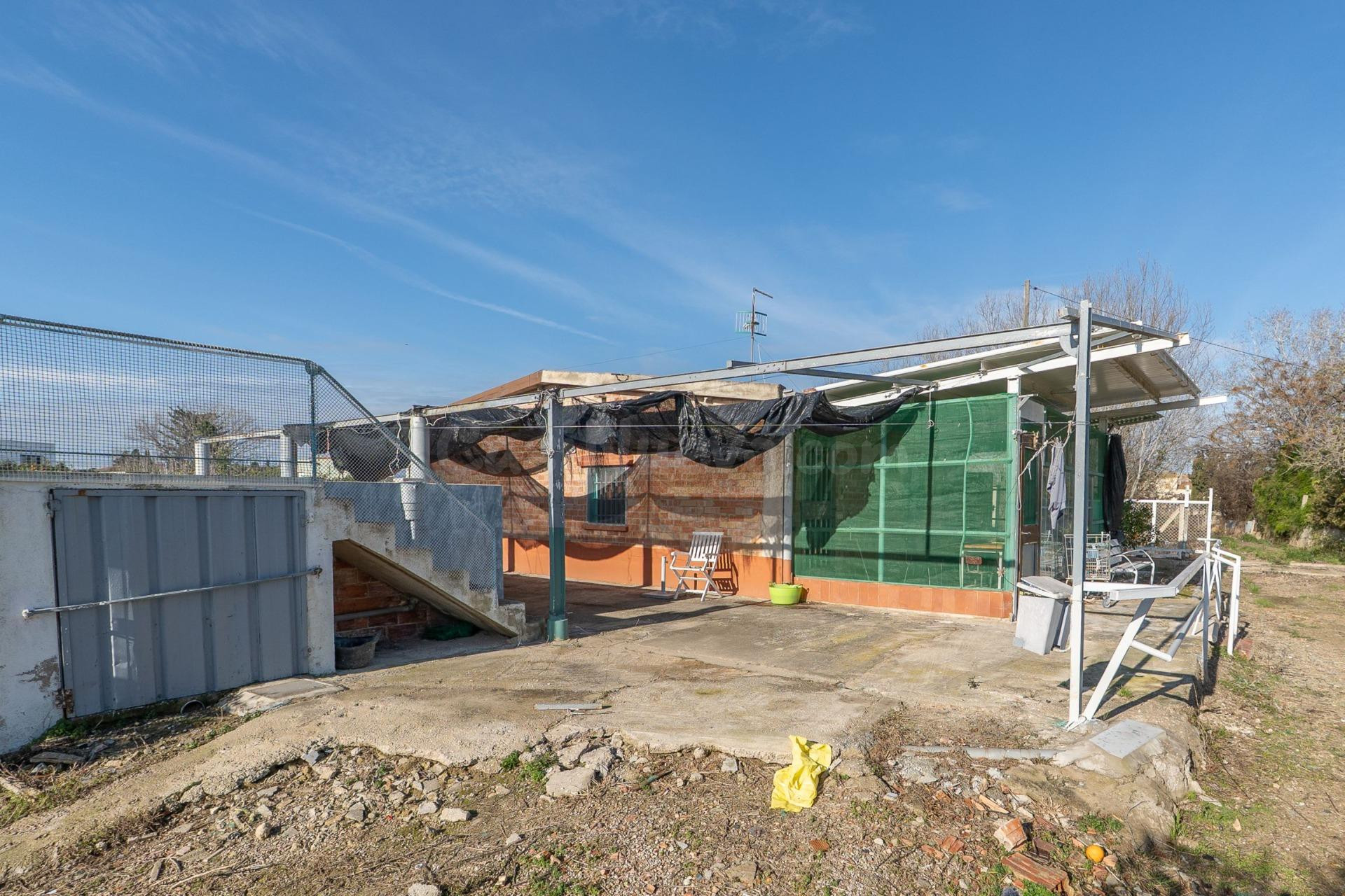 Casa con 5.010m2 de terreno en Deltebre