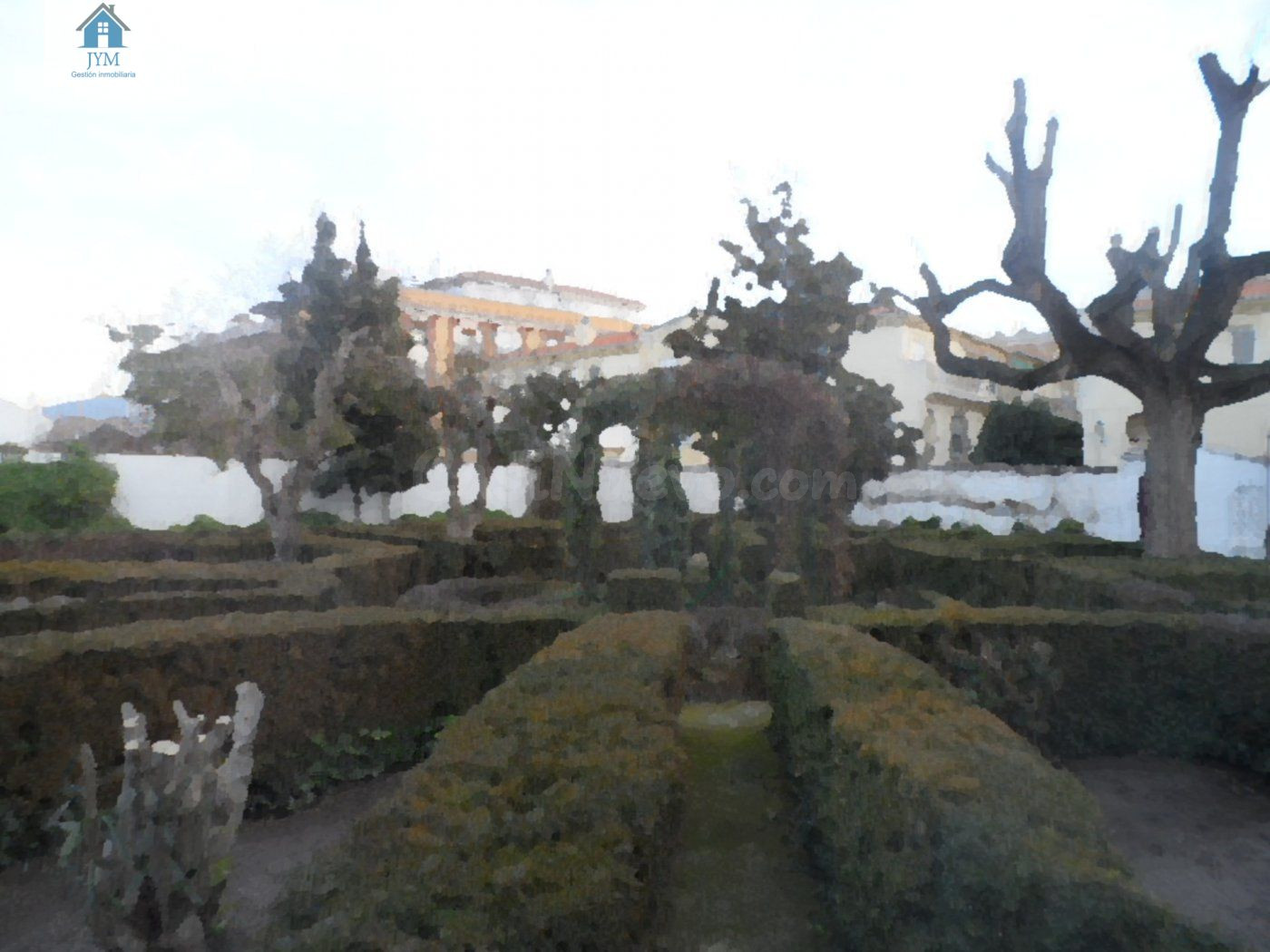Venta de palacete en el centro de La Zubia.