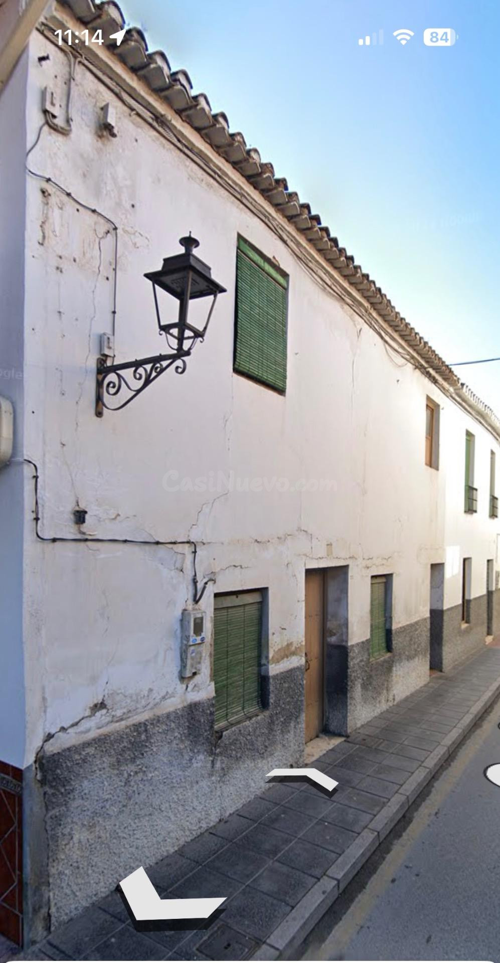 Venta de casa antigua en el centro de La Zubia para derribo.