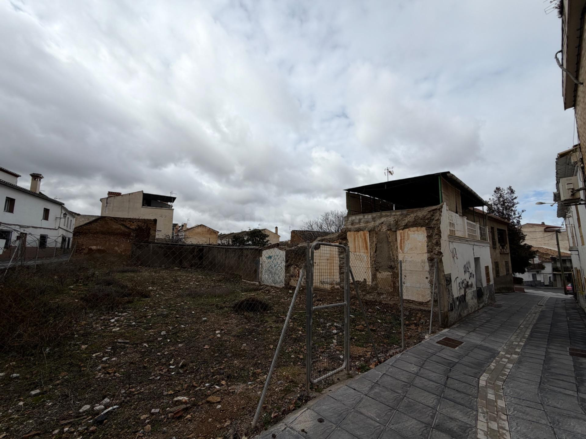 Casa para derribo en el centro de La Zubia