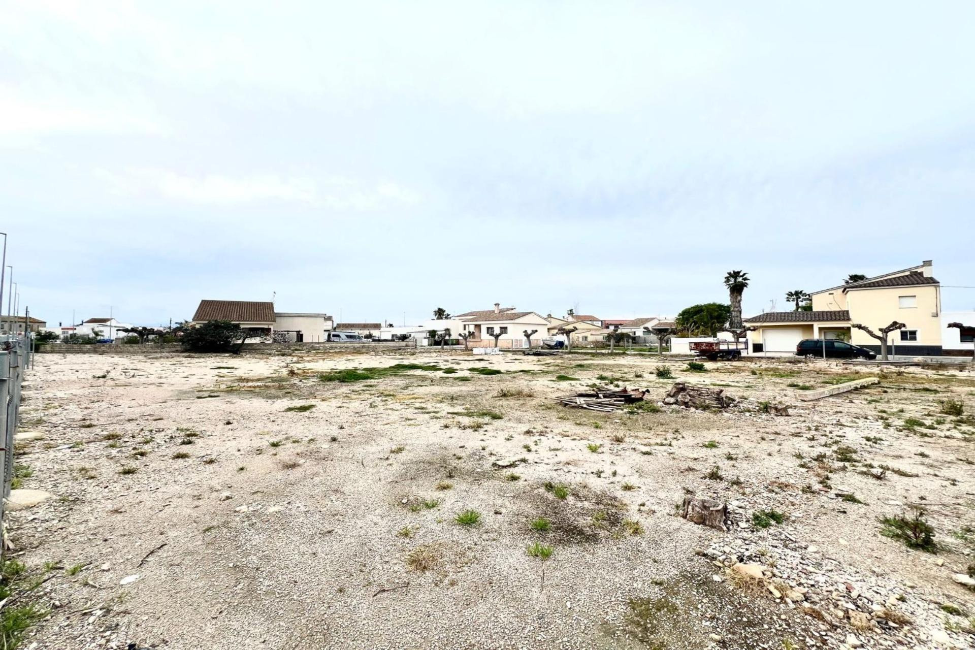 Solares en zona tranquil·la y cerca del río Ebro