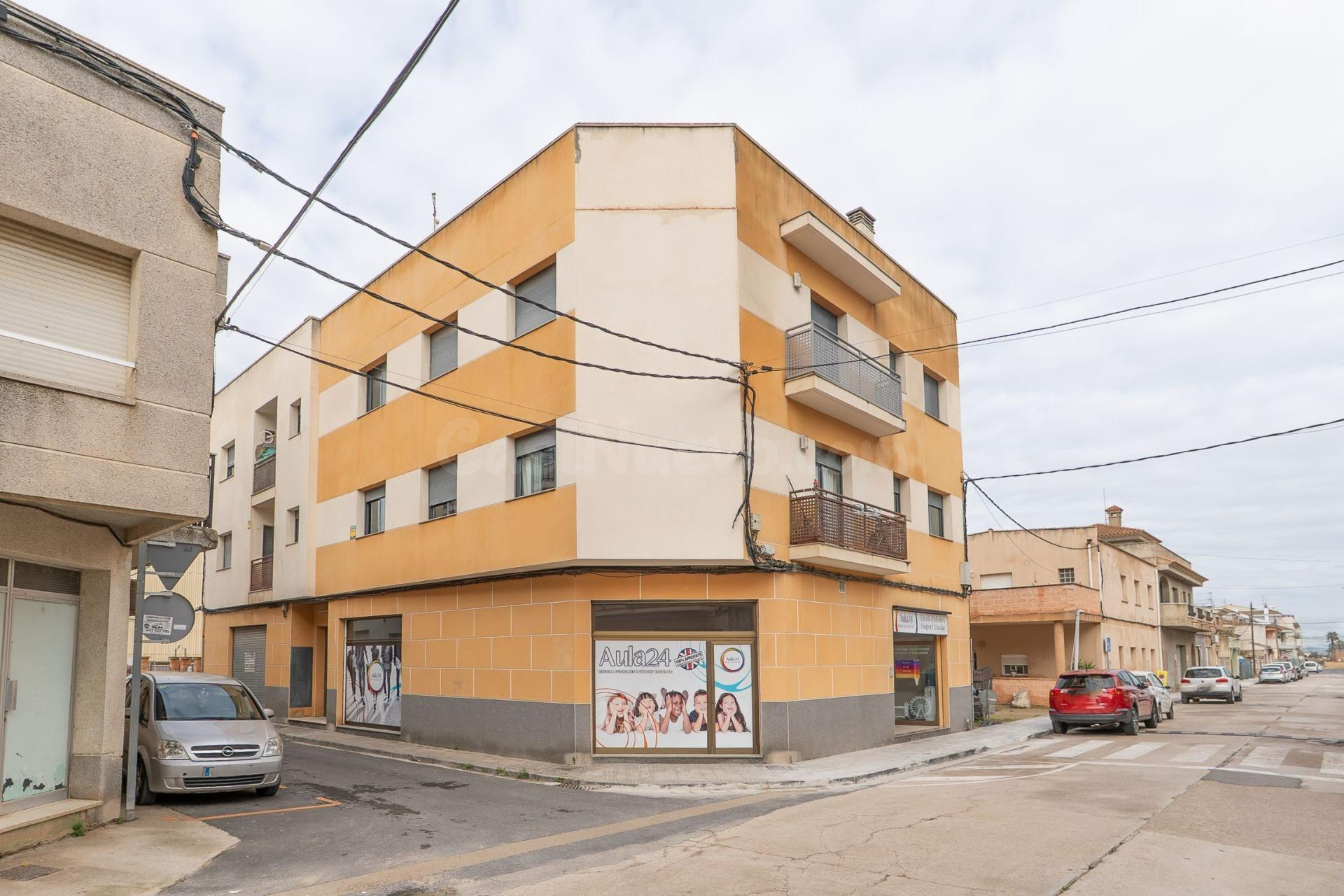 Piso muy céntrico en venta en Deltebre con terraza privada