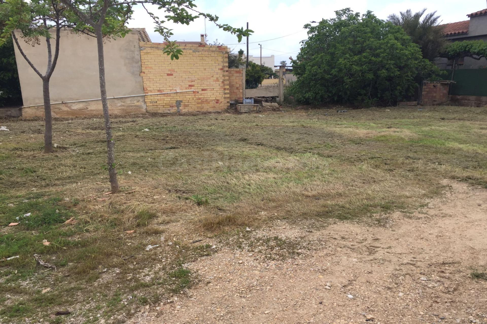 Solar de 758m2 edificable en venta en Deltebre – Zona La Cava