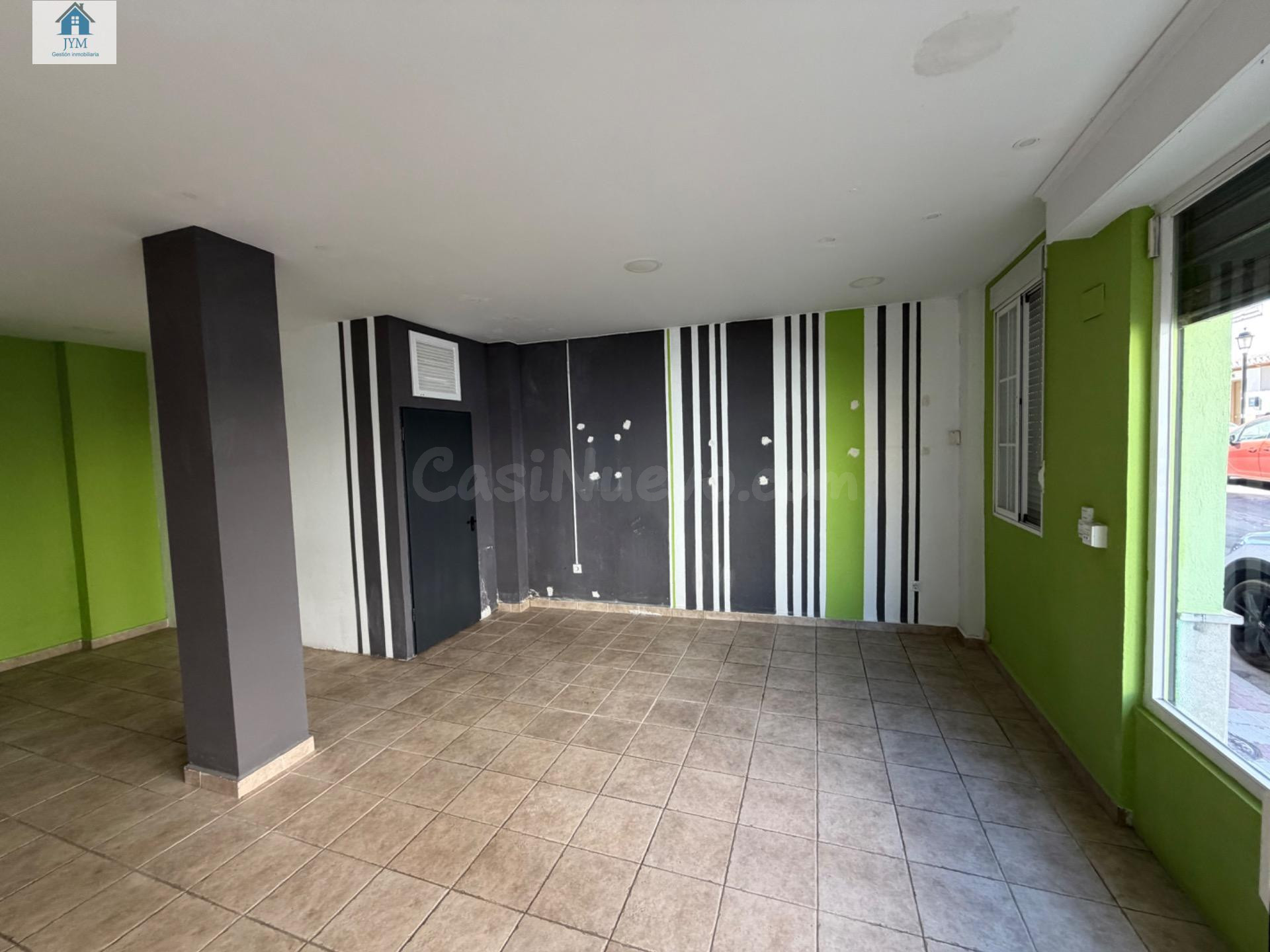 Oportunidad de Alquiler en el Centro de La Zubia: Local Comercial a Solo €400