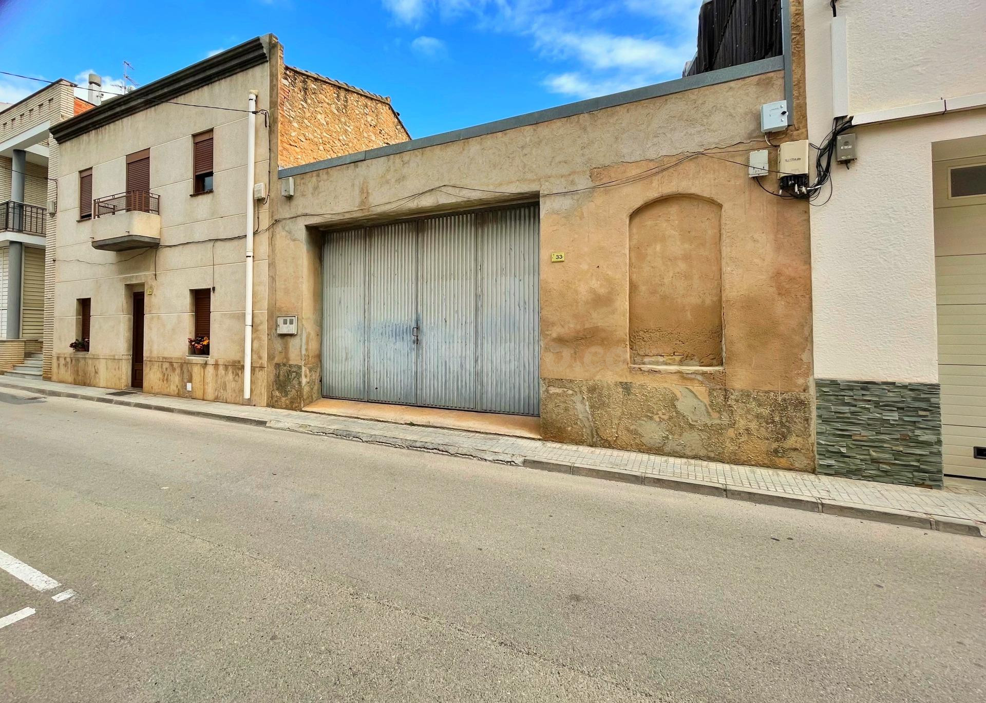 Almacén de 150 m2 en el centro de Campredó (Tortosa) – Ideal para reformar como vivienda o uso comercial