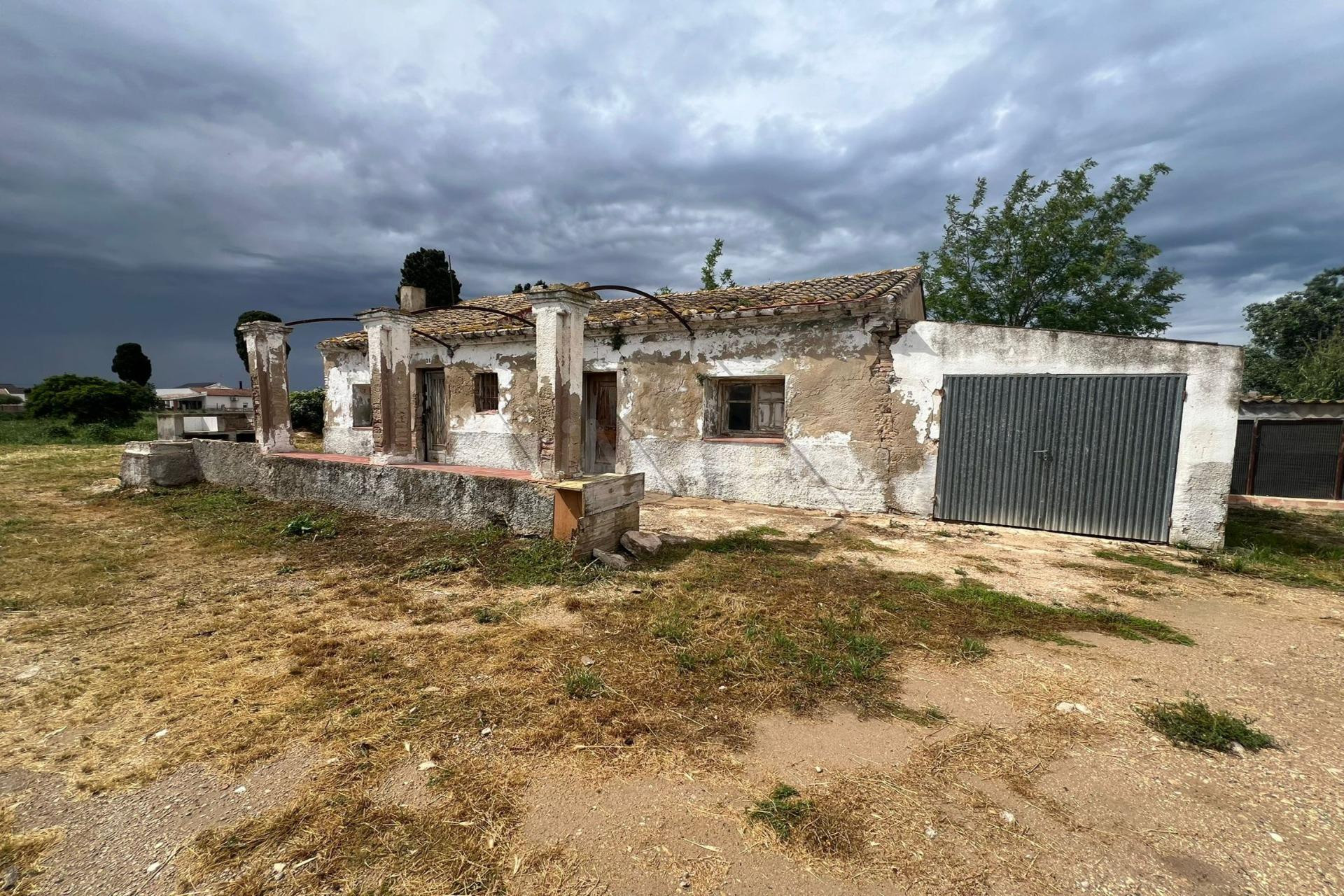 Casa para reformar en Deltebre, en entorno tranquilo cerca del río Ebro