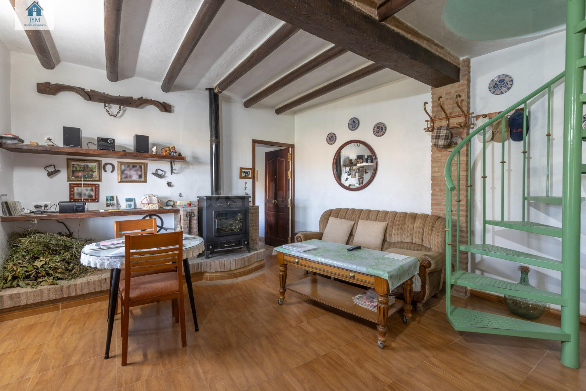 Venta de chalet en Dilar, con más de 2.500 m2 de parcela.