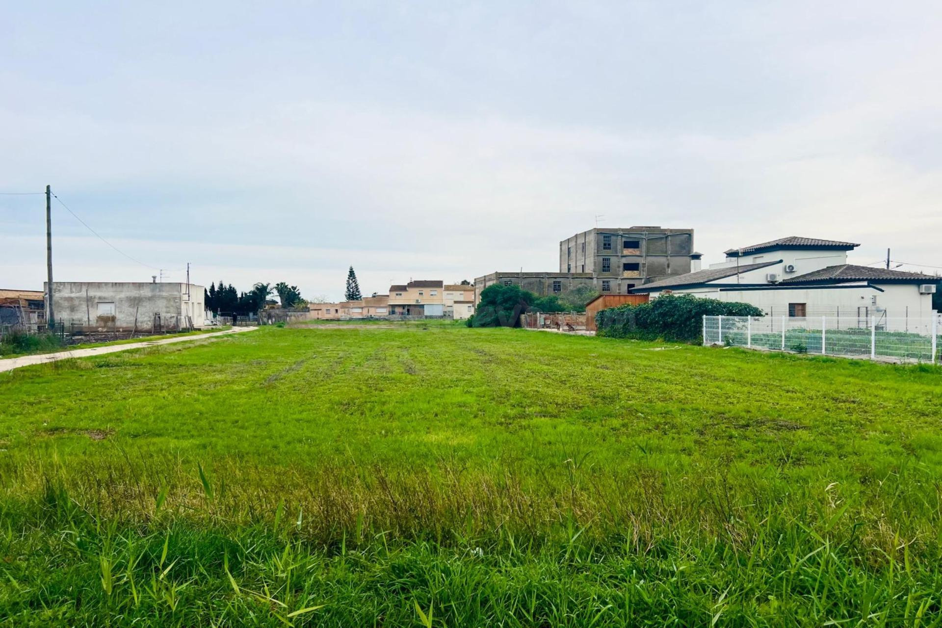 Solar de 3.859m2 en Deltebre (zona Els Hortets – Jesus y Maria)