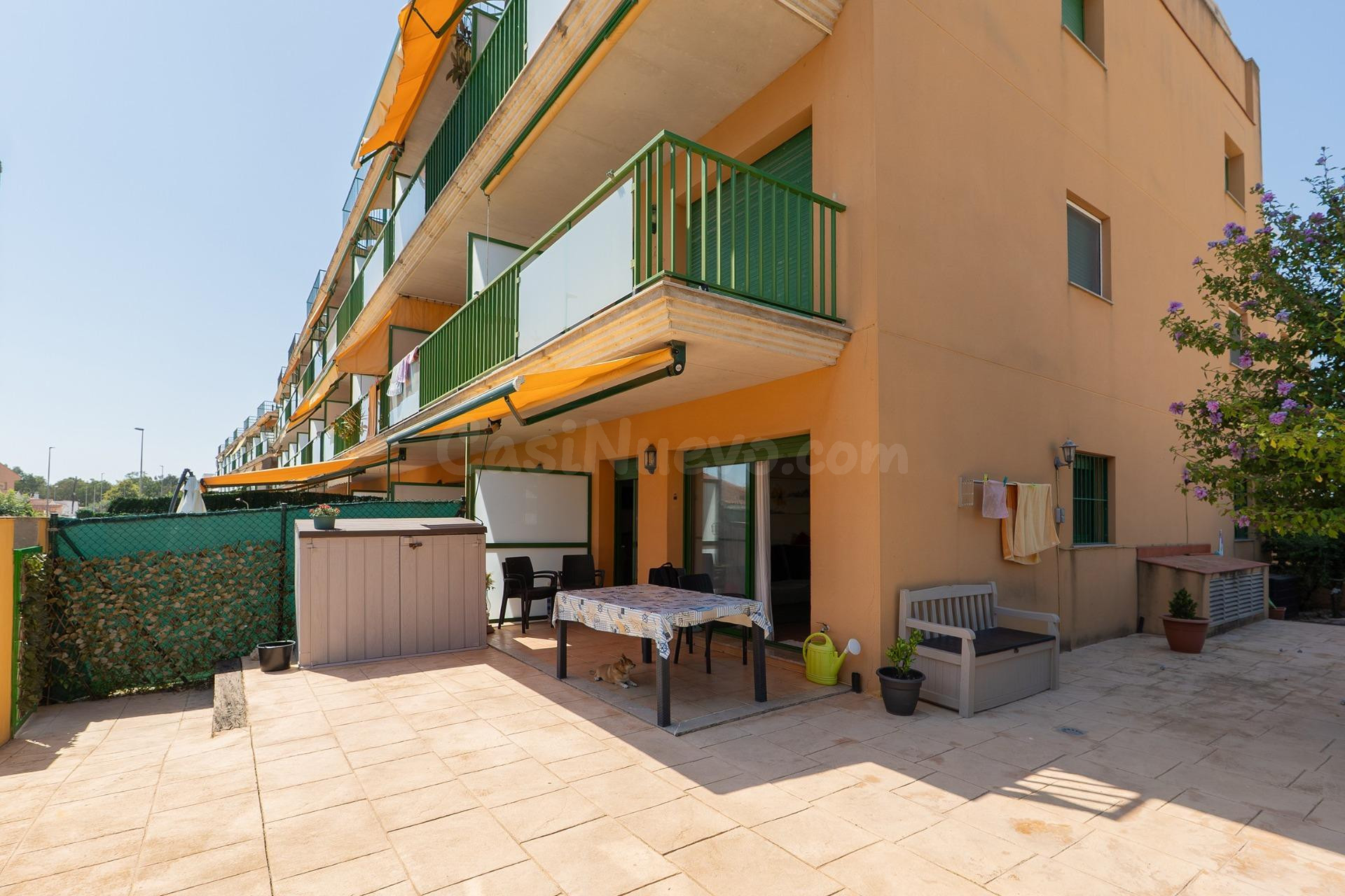 Planta baja con gran patio y parking a pocos pasos de la playa de Eucaliptus