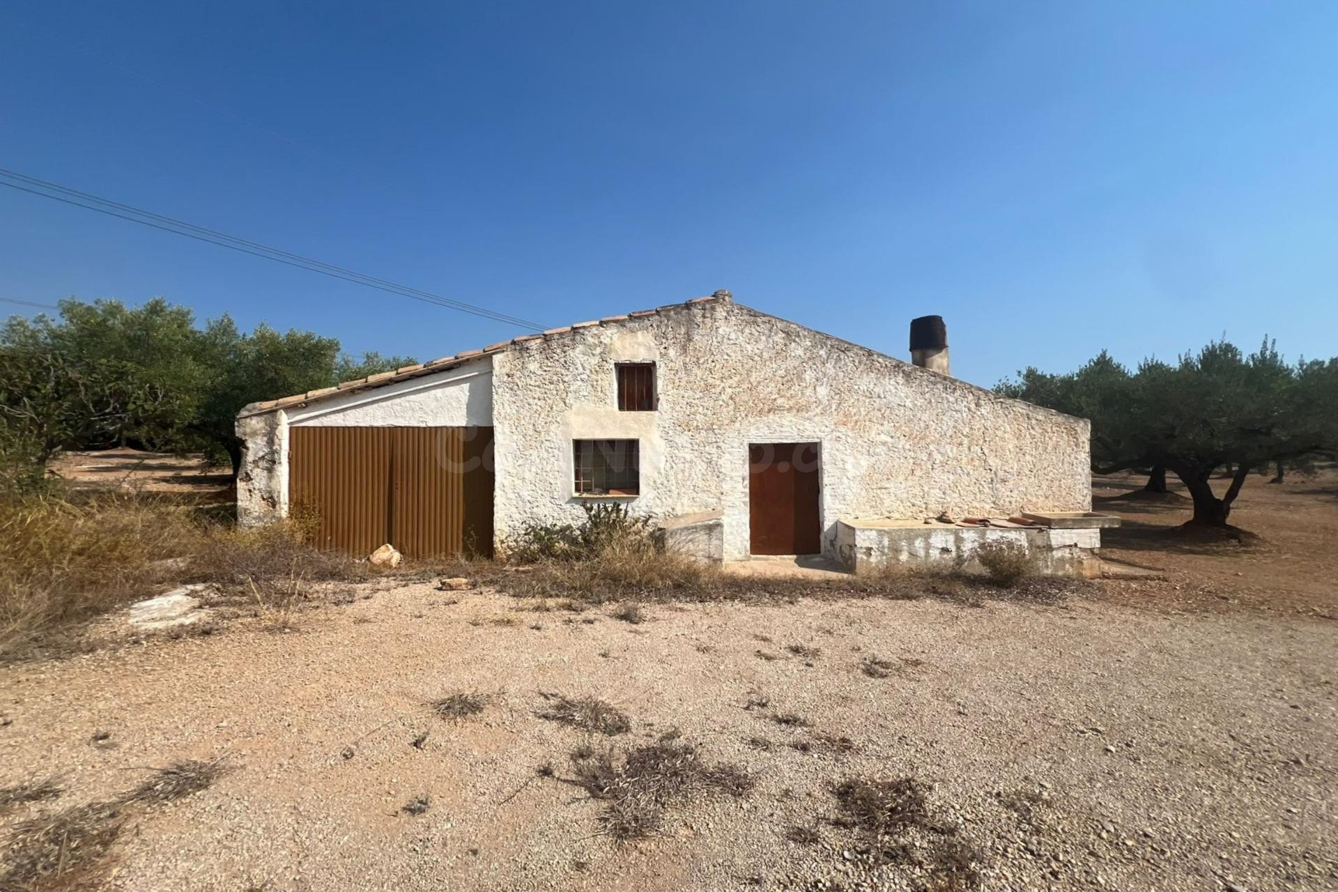 Finca rústica con caseta y almacén en El Perello