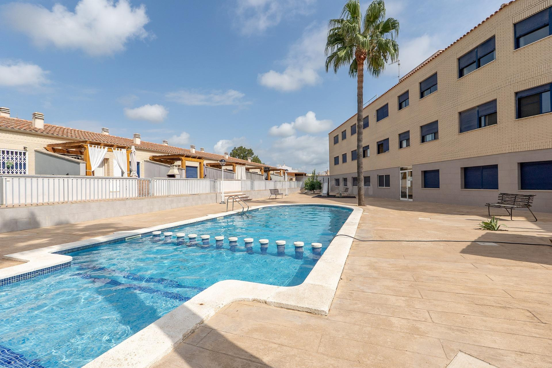 Piso con parking y piscina comunitaria en Sant Jaume d’Enveja