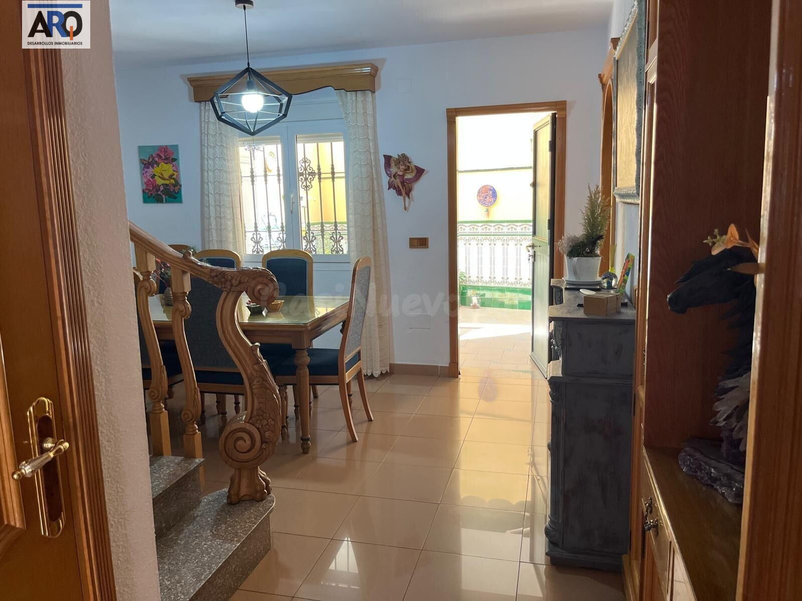 Casa adosada de 313m2 con garaje y solárium junto a Vialia