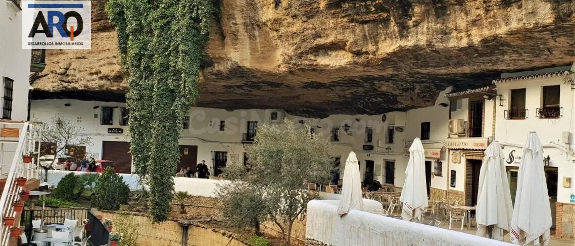 Casa para reformar en el corazón de Setenil de las Bodegas