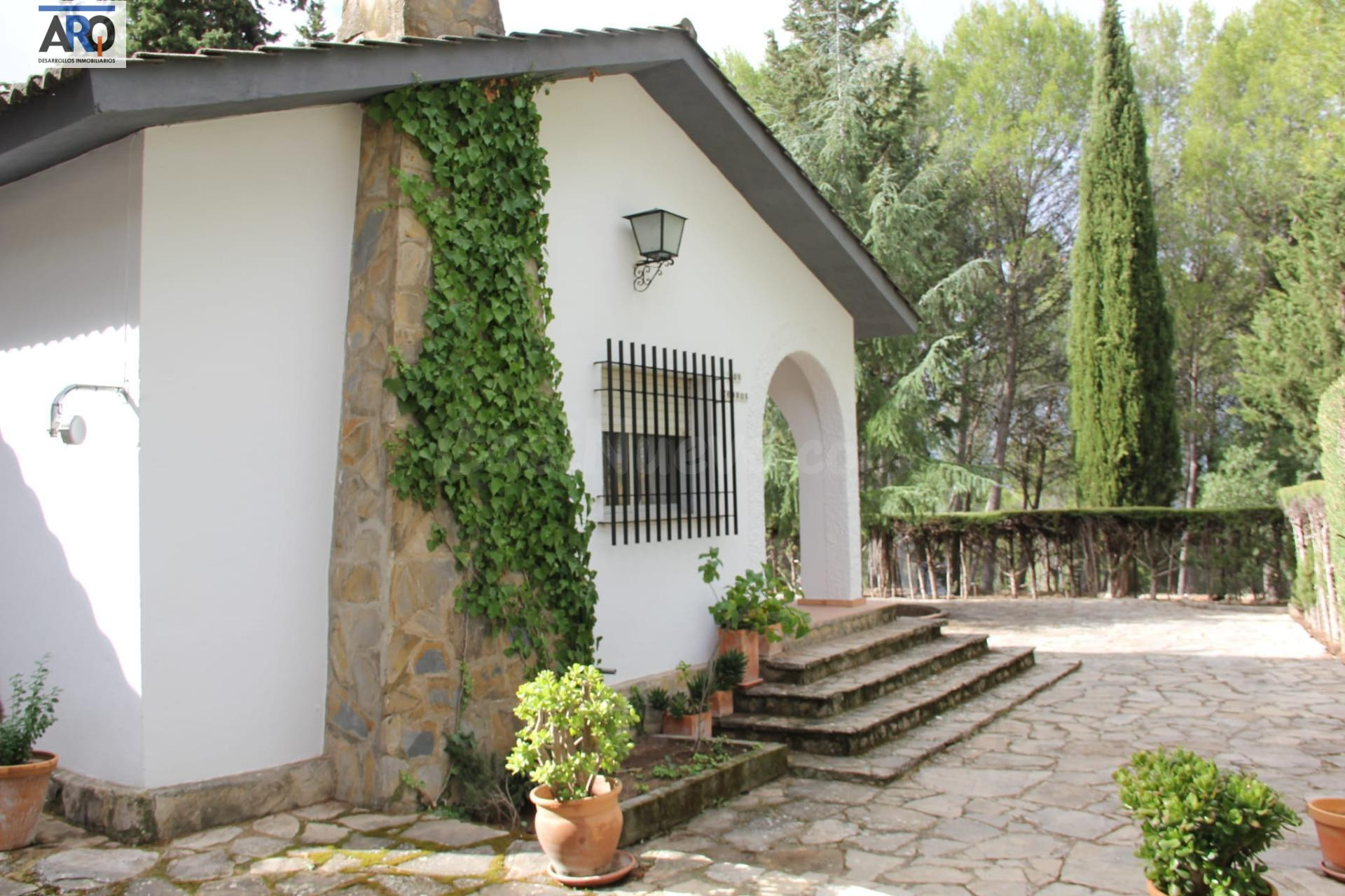 Finca rústica de 6.097 m2 con vivienda legal y olivar en Ronda