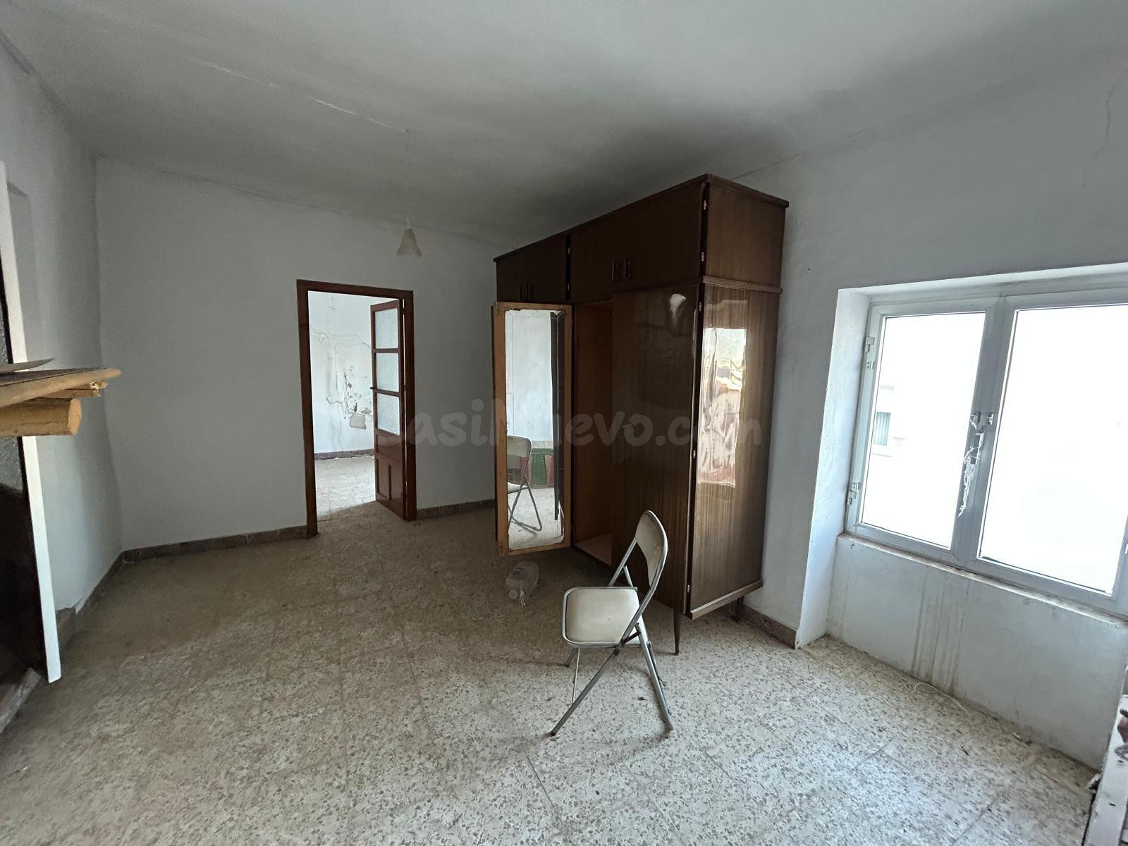 CASA DE 260 M2 PARA REFORMAR CON TERRENO Y CORRALES EN TEBA