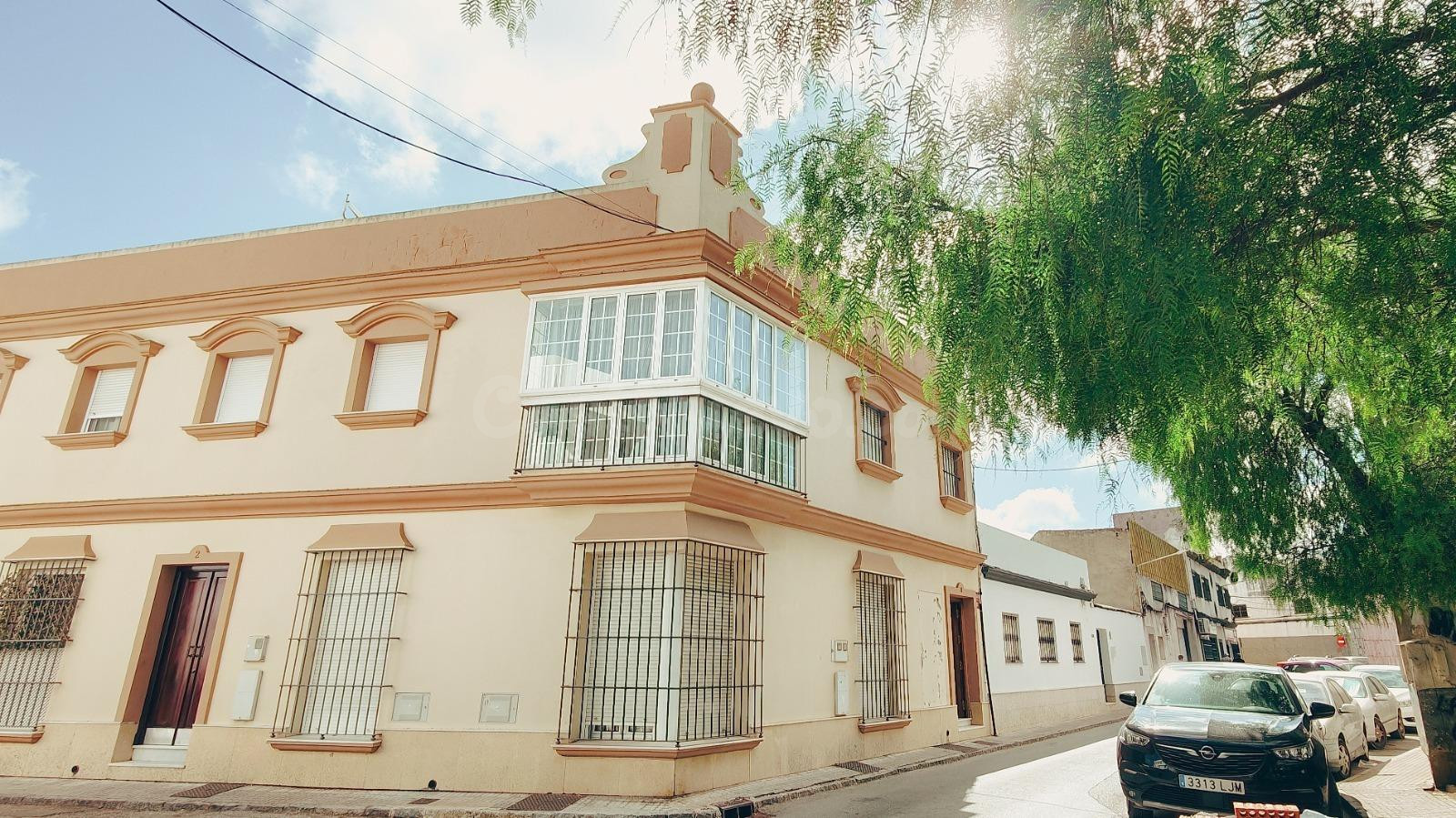 GRAN CASA  INDEPENDIENTE EN EL CENTRO CON PATIO Y AZOTEA PRIVADO