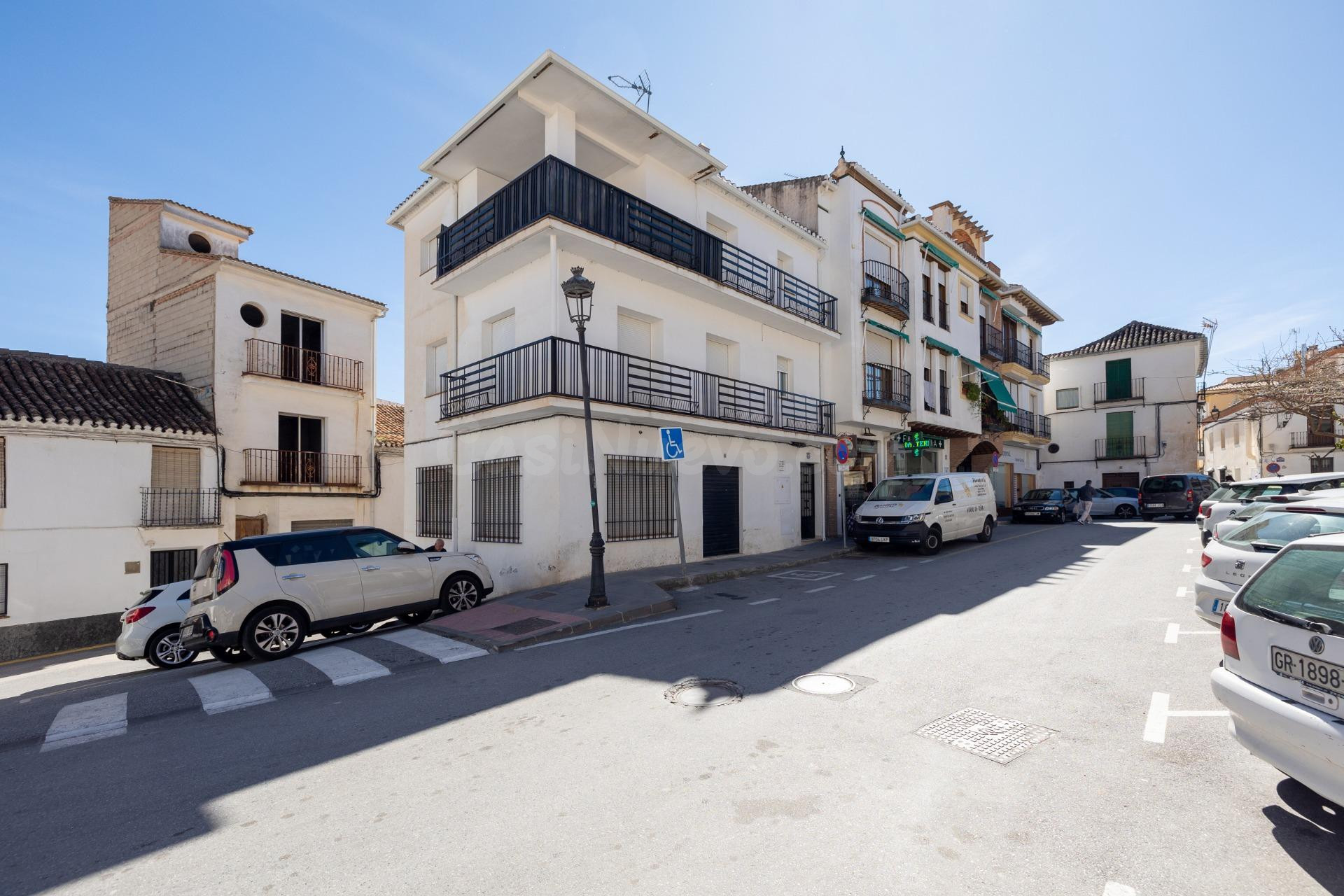 LOCAL COMERCIAL CON SOTANO EN HUETOR SANTILLÁN