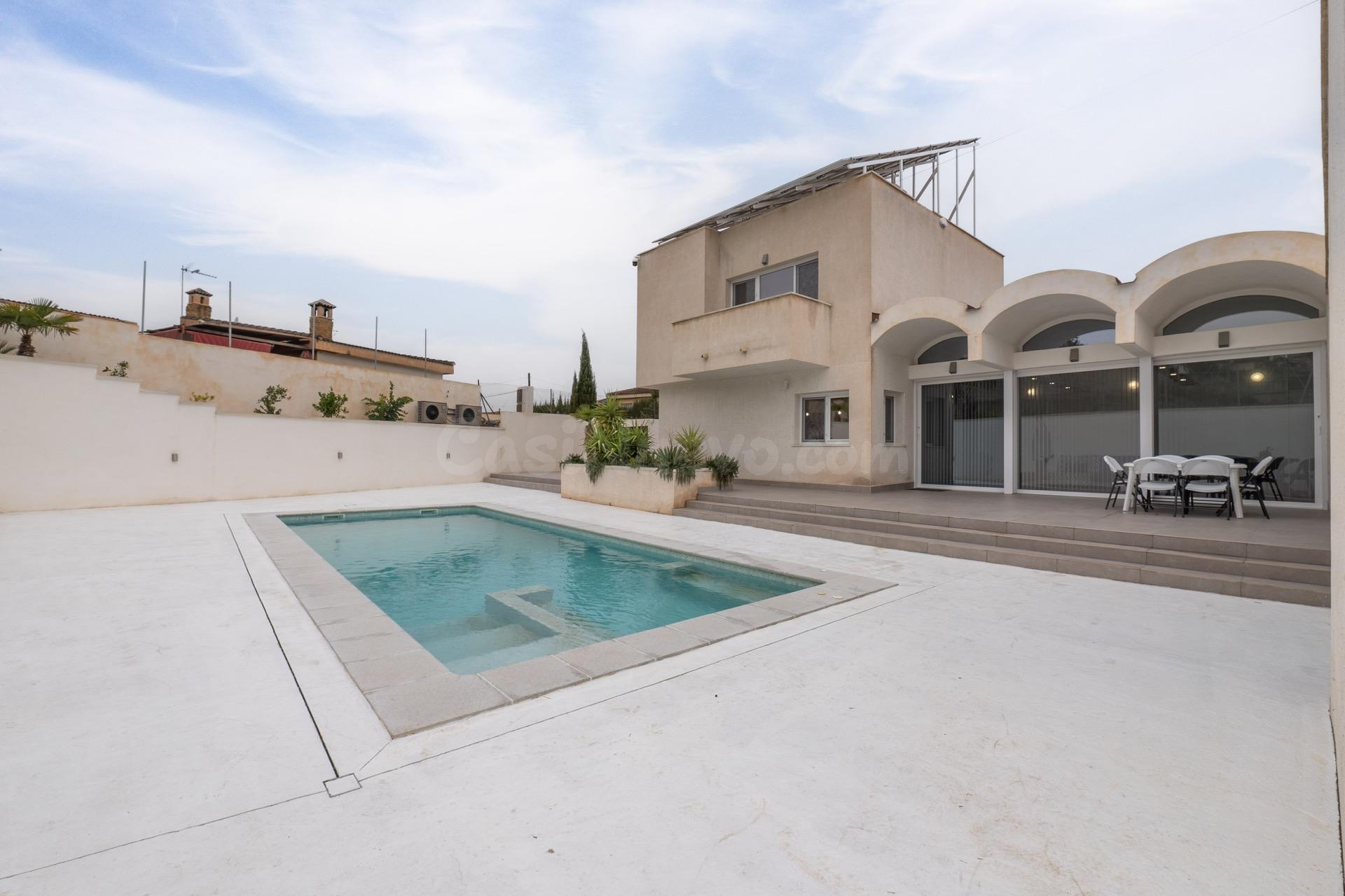 VIVIENDA EXCLUSIVA EN VIÑAS DEL REY, OTURA