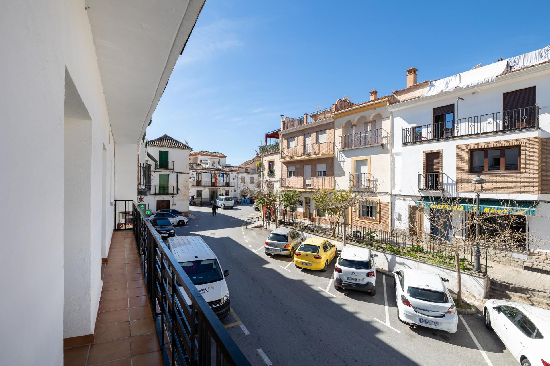 PISO EN HUETOR SANTILLAN, JUNTO AL AYUNTAMIENTO