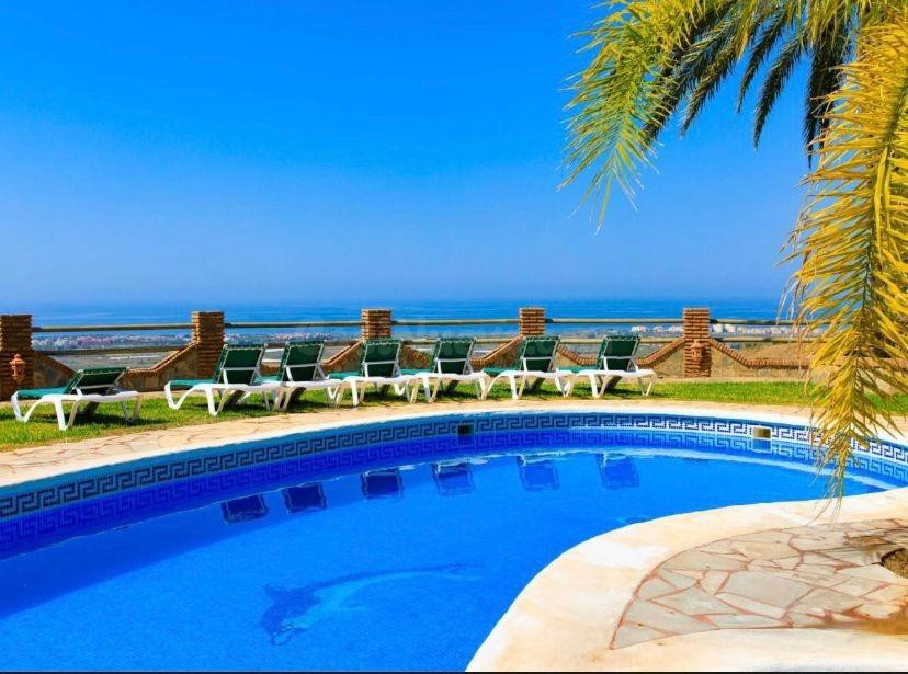 FANTÁSTICA VILLA CON VISTAS AL MAR