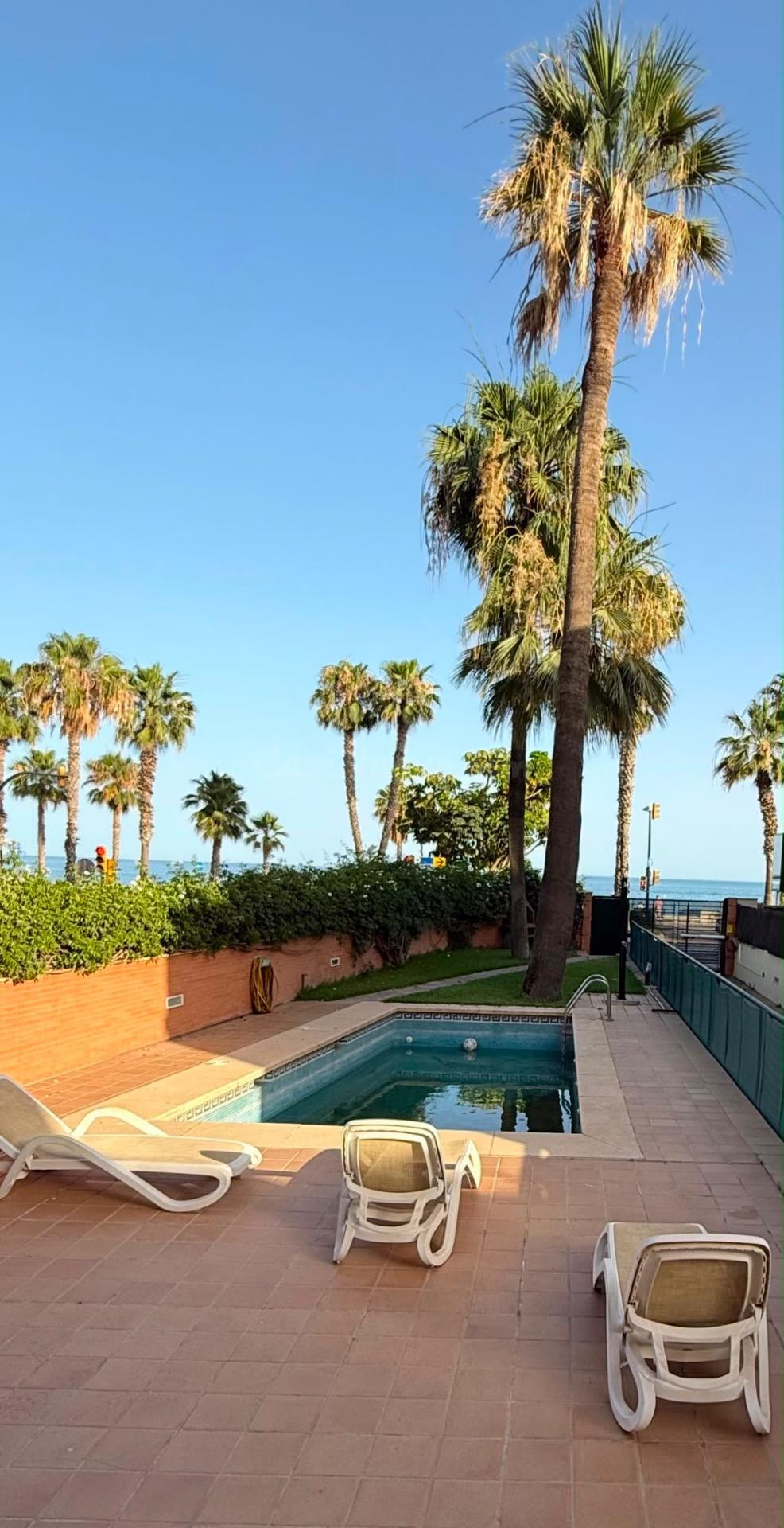 Vive donde otros solo sueñan con pasar sus vacaciones  900.000 € | 140 m2 | 3 dormitorios | 2 plazas de garaje | Primera línea de playa