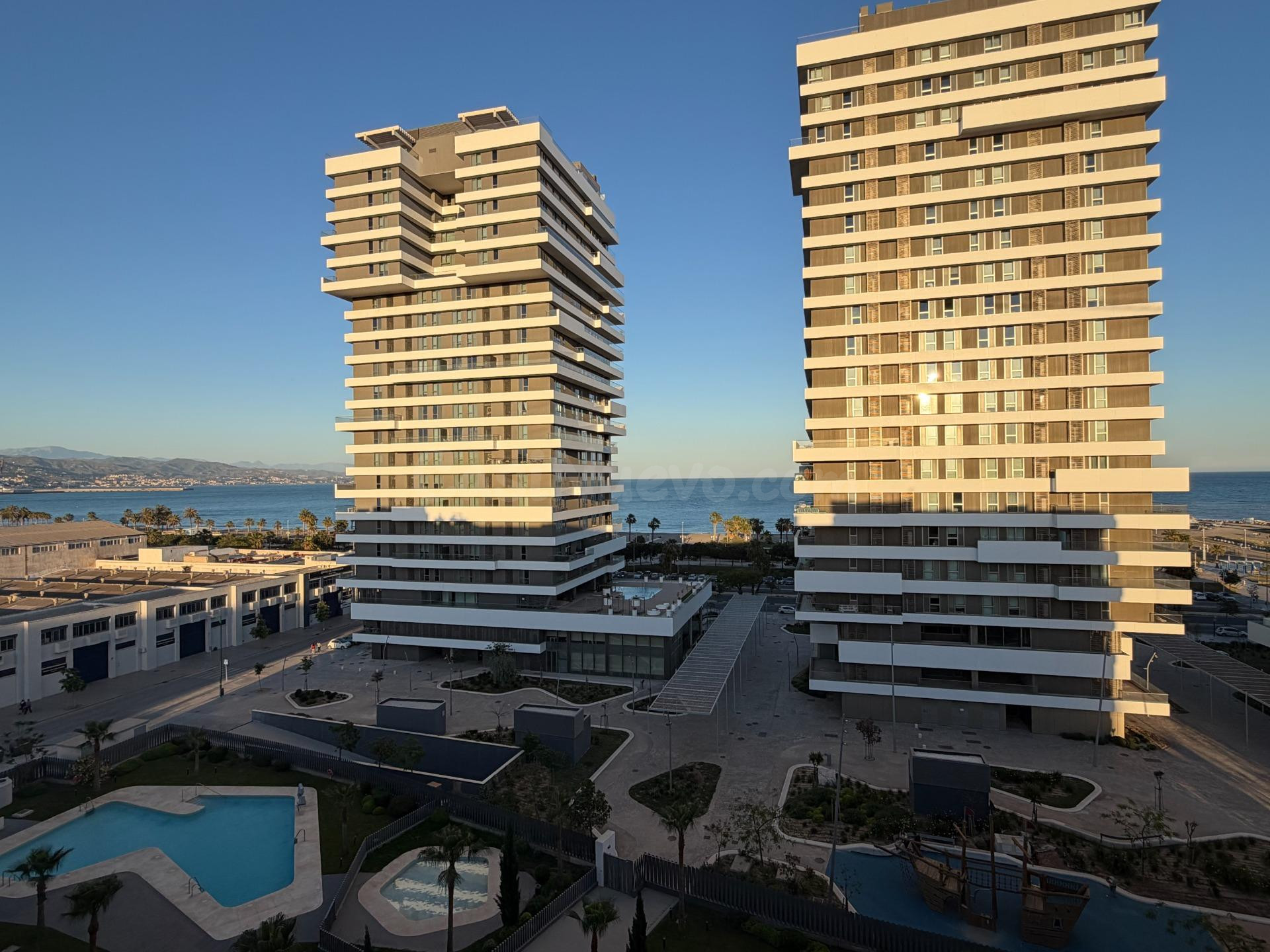 Exclusivo Ático Frente al Mar en Málaga - Residencial Halia