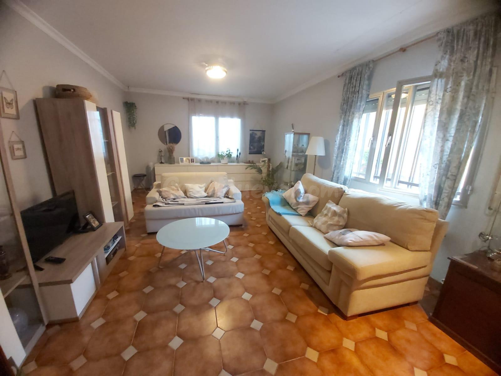 SE VENDE ESTUPENDO CHALET CON PISCINA EN LA COLONIA SAN MIGUEL