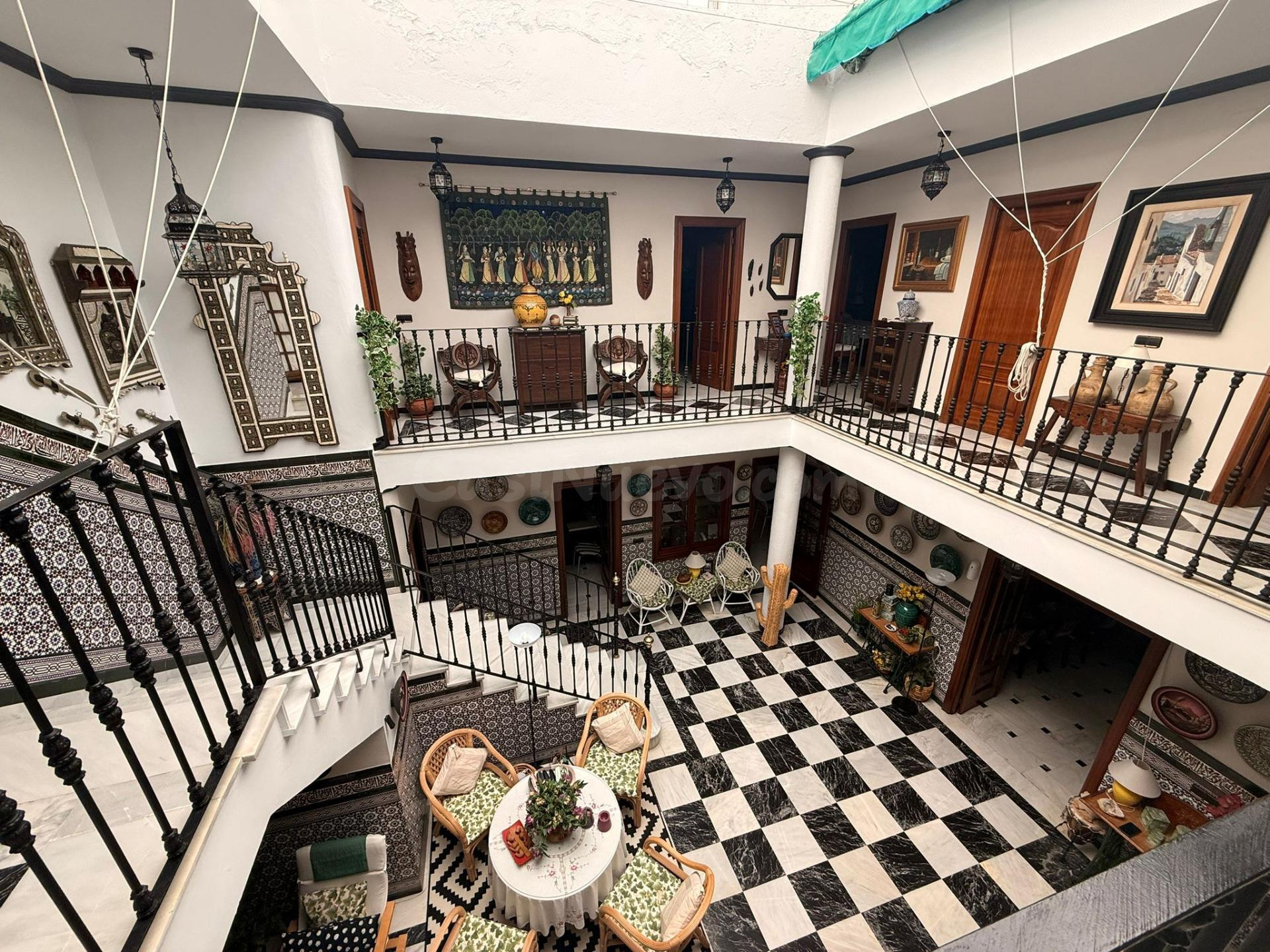 SE VENDE VIVIENDA INDEPENDIENTE CON GARAJE EN EL CENTRO DE ALGECIRAS