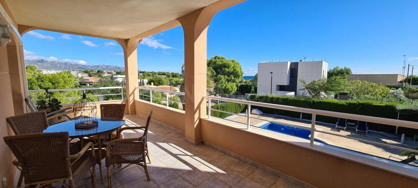 Gran chalet unifamiliar de 360 M2 en magnífica parcela esqui - foto 4