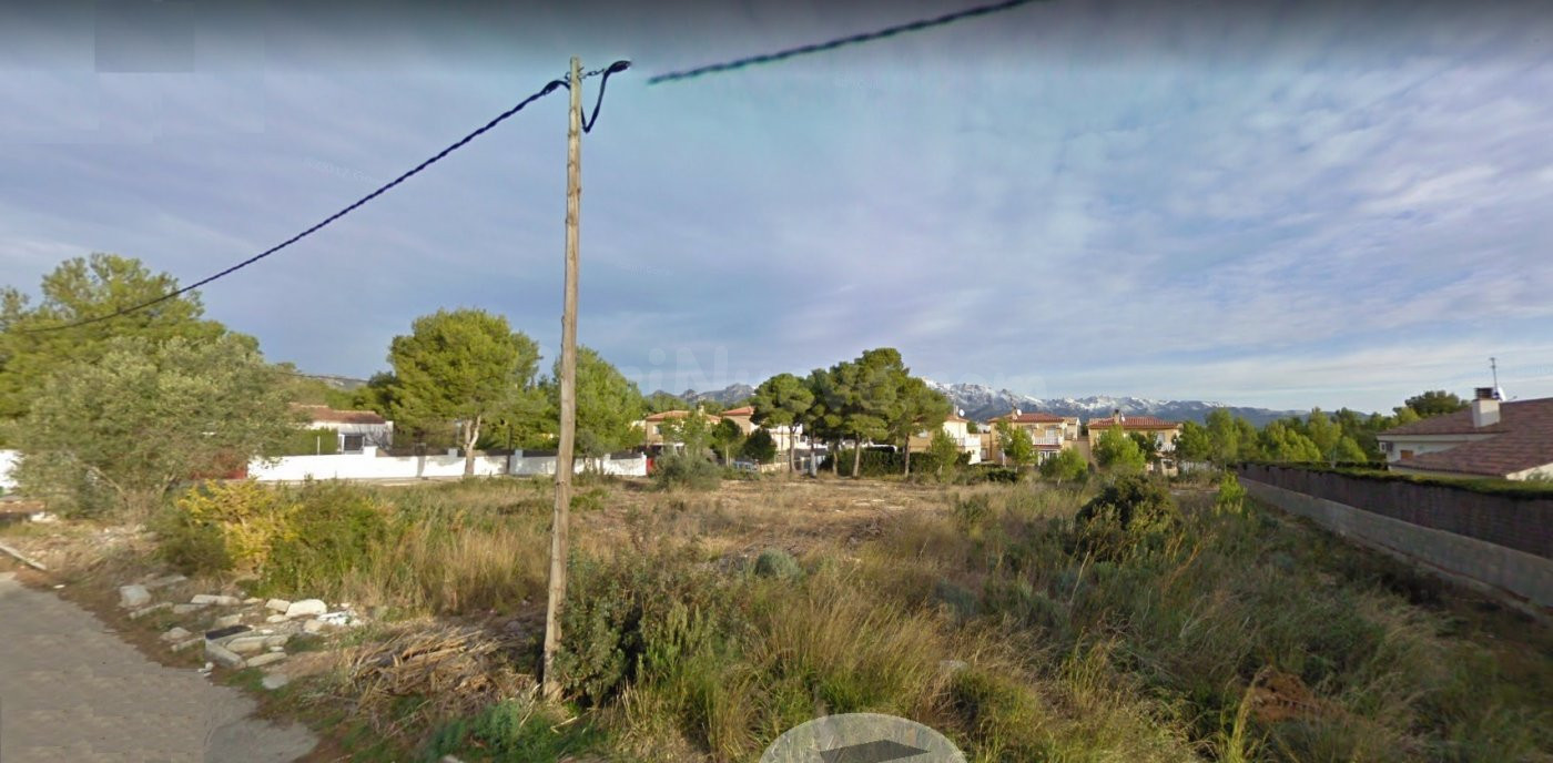 Dos parcelas urbanas contiguas de 893 y 805 M2