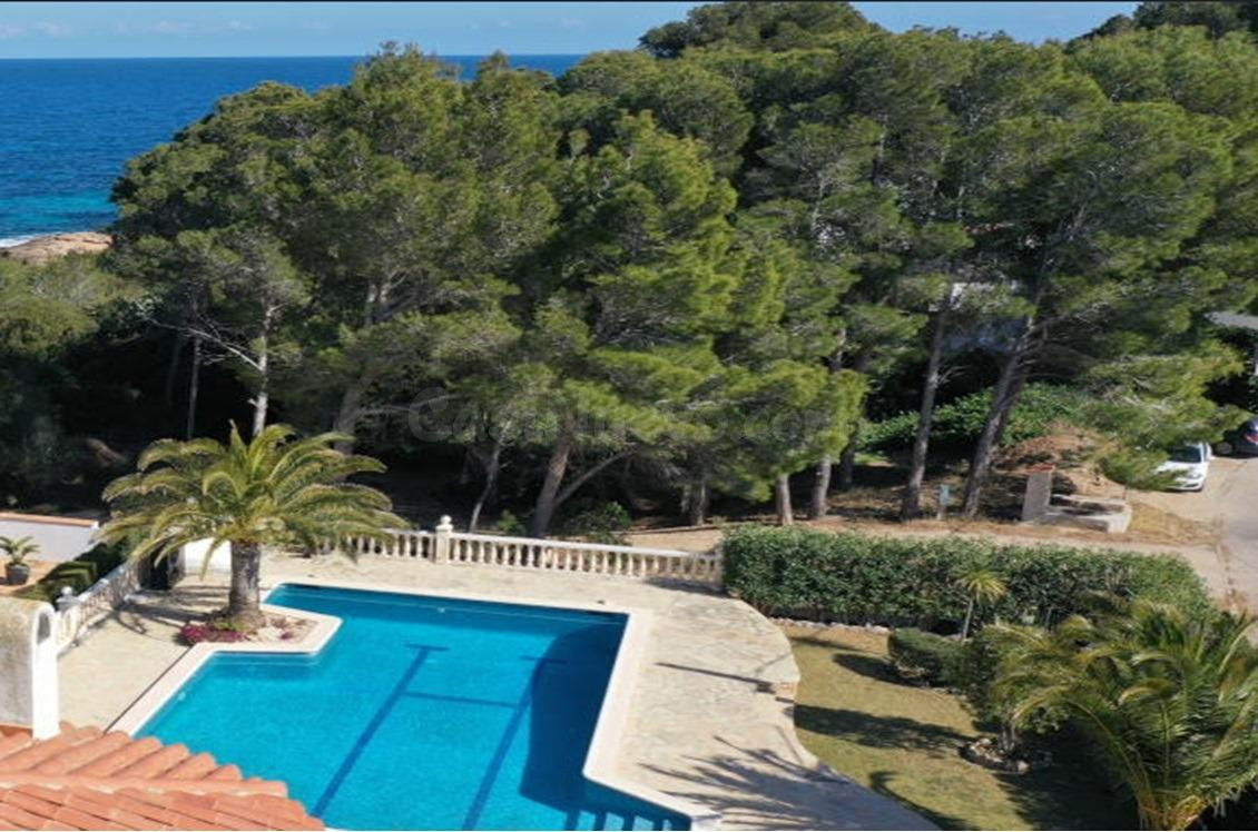 Único y exclusivo gran chalet de 174 M2, en primera línea de playa