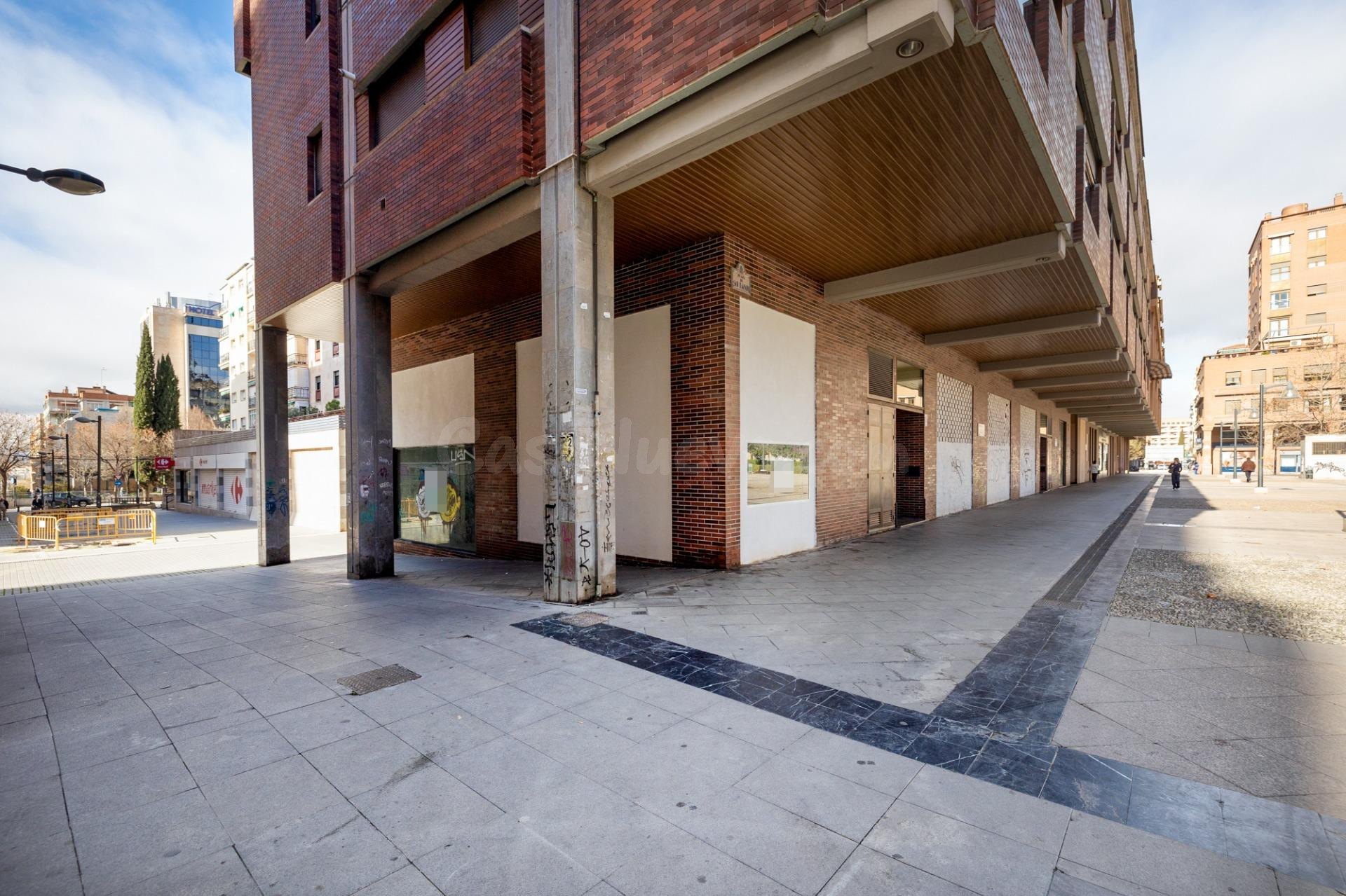 EN VENTA LOCAL COMERCIAL EN PLAZA SAN LAZARO, ZONA PLAZA DE TOROS EN GRANADA