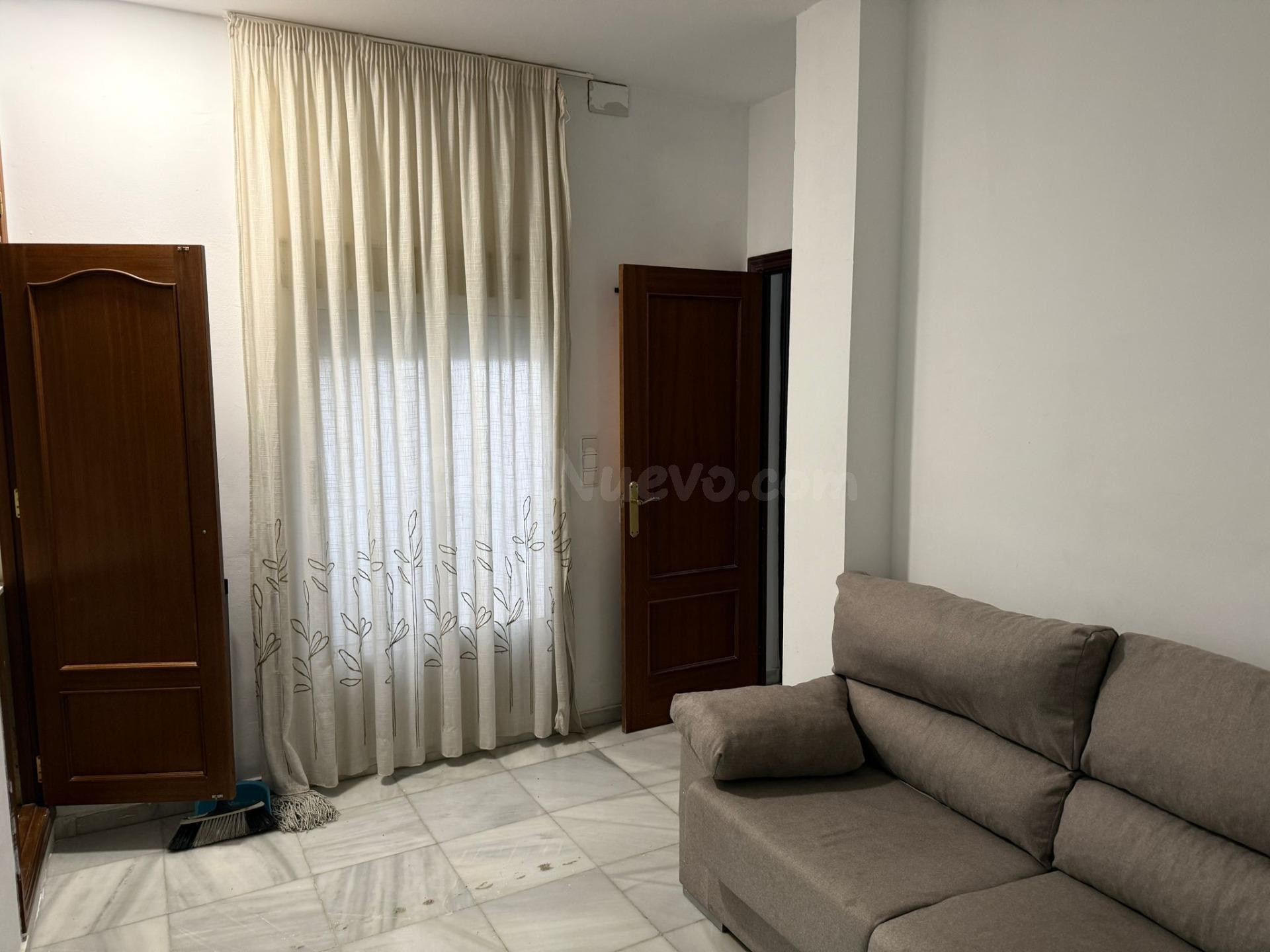 SE ALQUILA APARTAMENTO EN GRANADA PARA CURSO 26-27