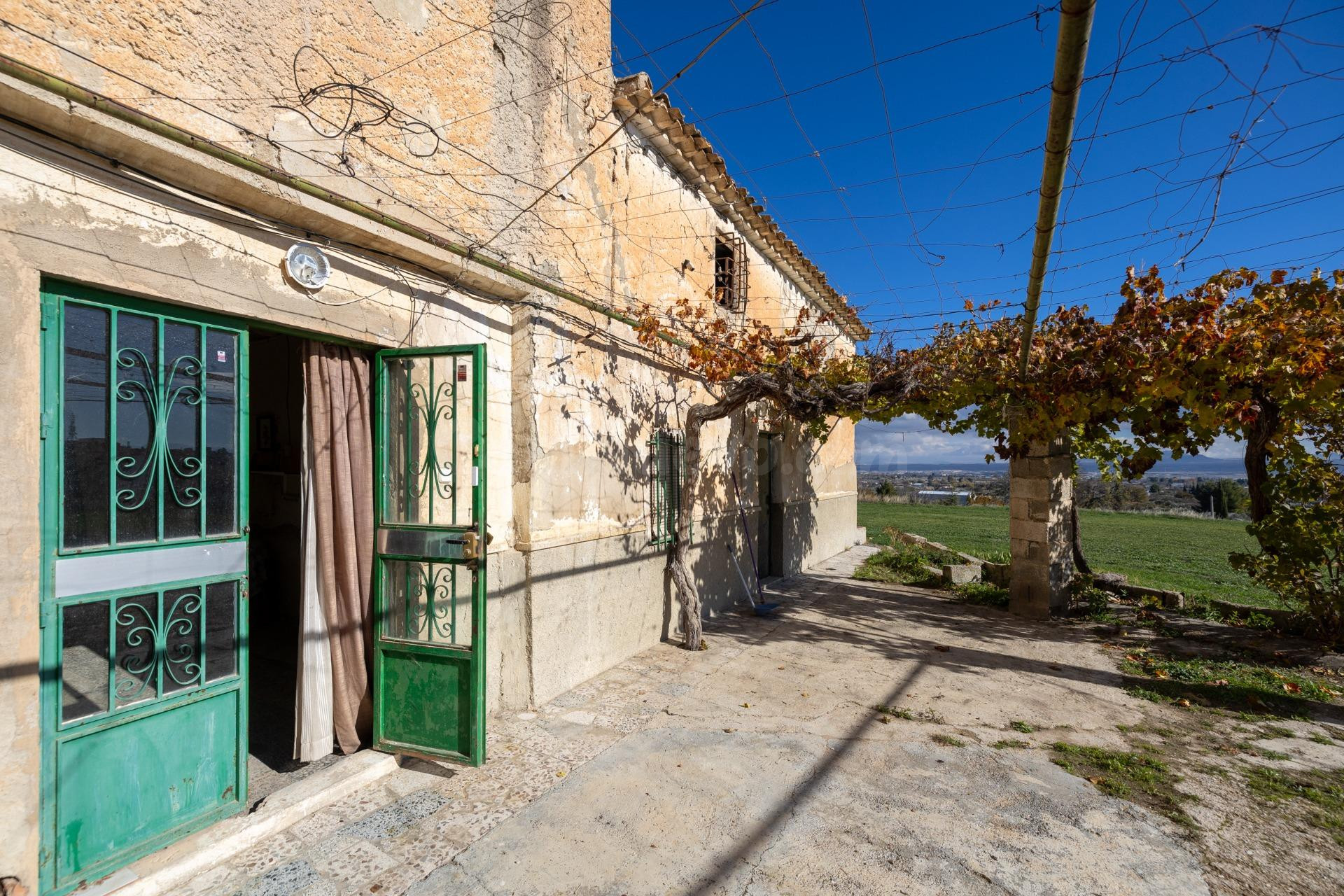 Casa rústica única en Baza (Granada) – vivienda autosuficiente | Terreno de 5.000 m2 | Pozo propio |