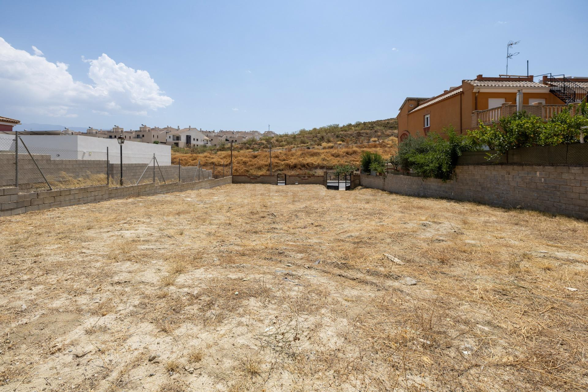 Solar urbano en venta de 645 m2 en Urbanización Los Arenales, Alhendín