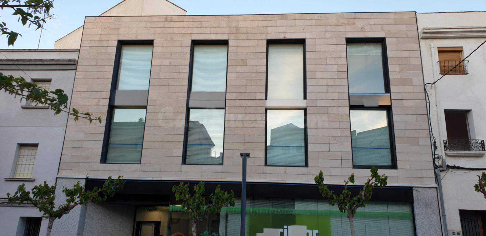 Local multifuncional de 250 m2 con posibilidad de cambio de uso a vivienda en el centro de El Perelló