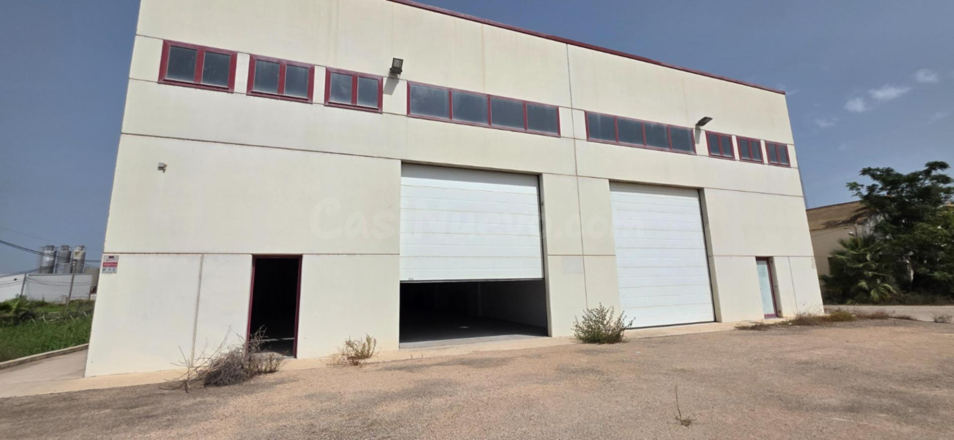 Gran oportunidad en Deltebre: Dos naves industriales con 696 m2 construidos sobre solar urbano de 821 m2