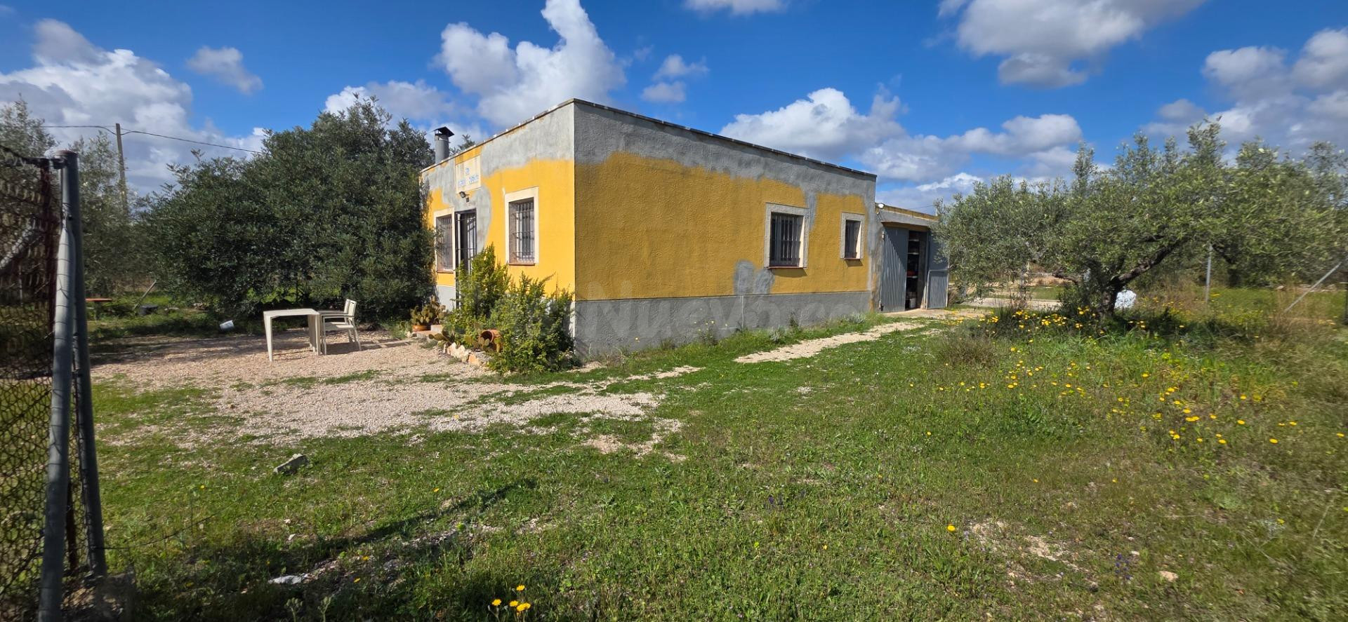 Finca con casa, agua y luz a 4,5 km de las mejores calas