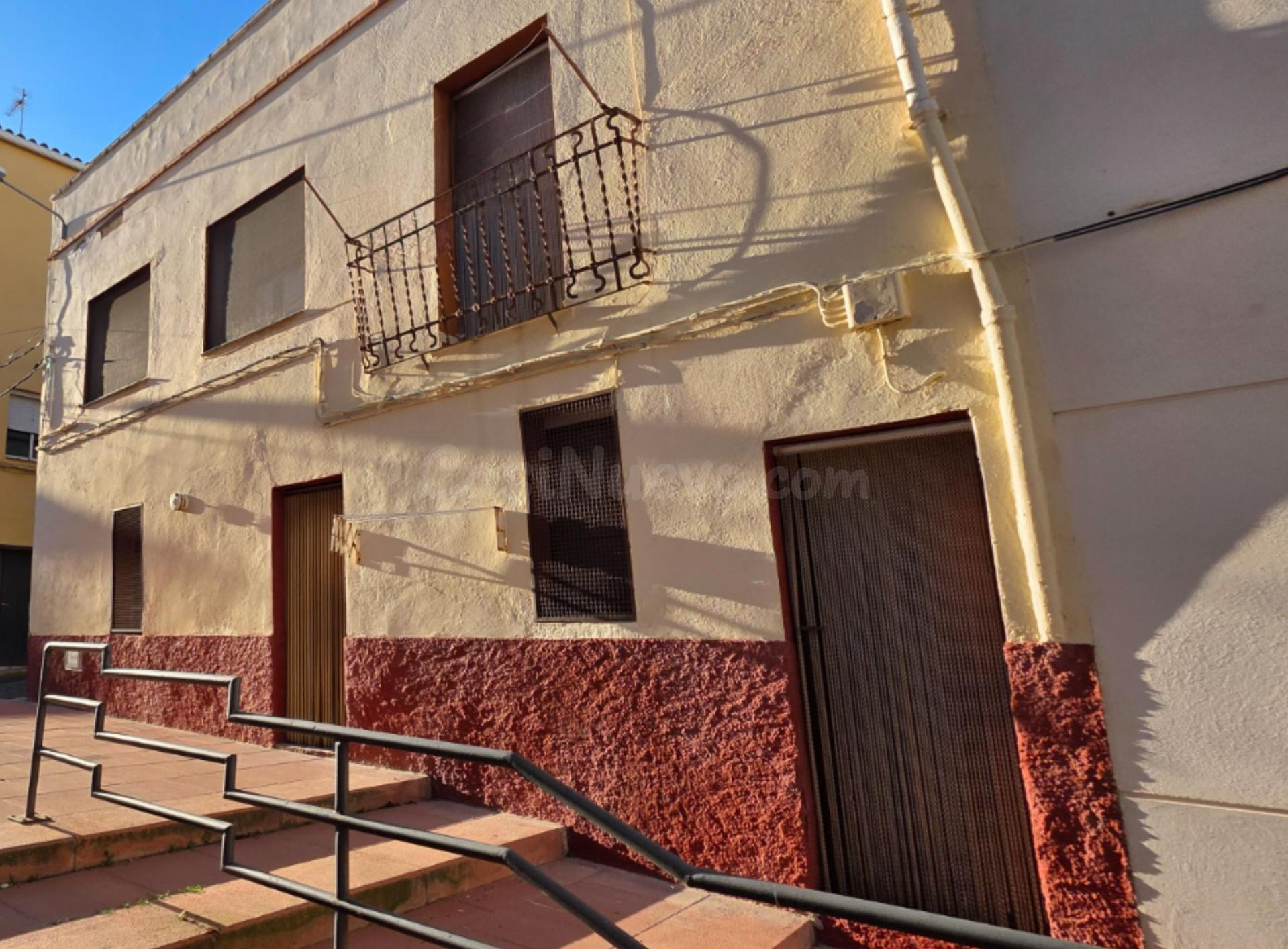 Oportunidad en el casco antiguo: casa con 2 apartamentos y terraza