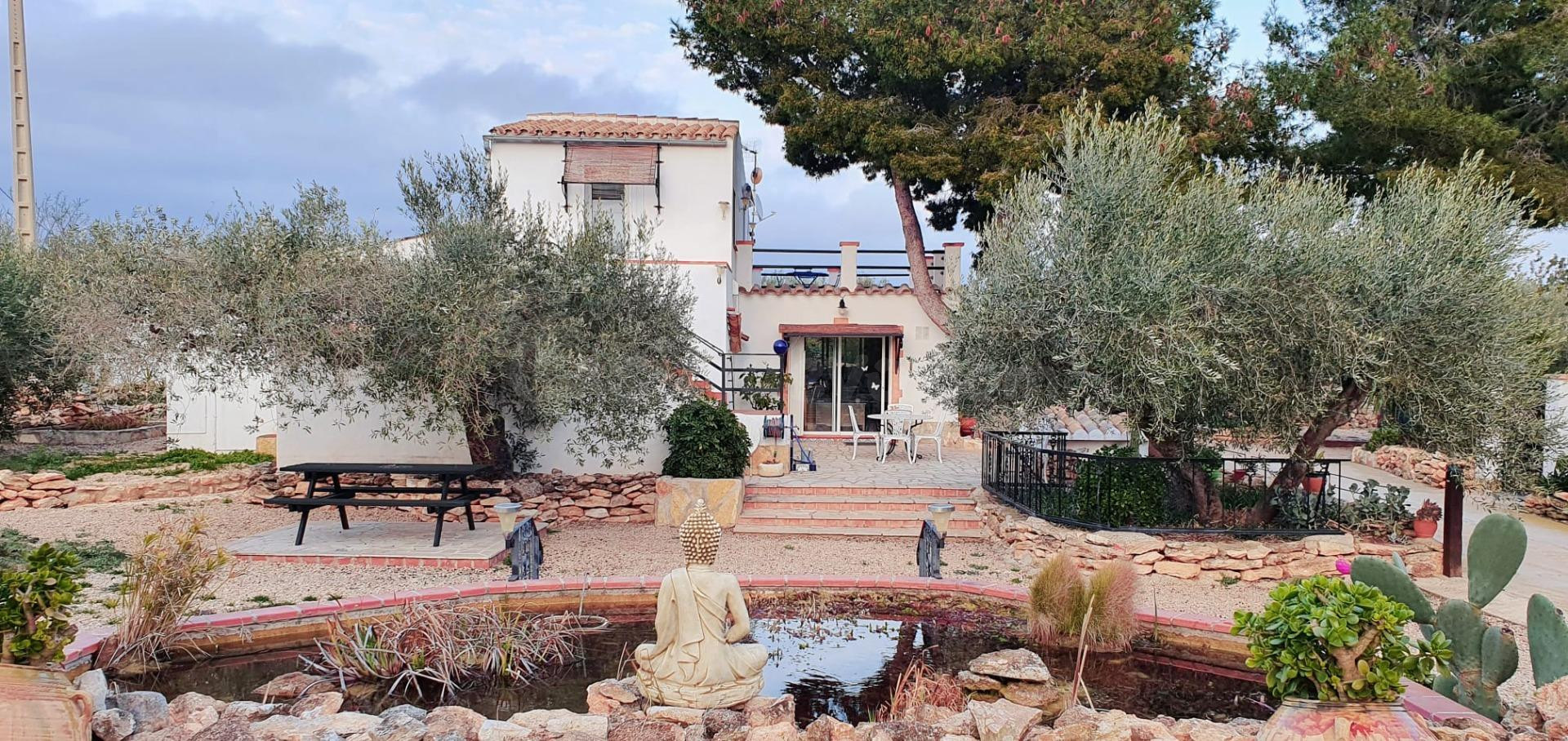 Finca ecológica de 30.000 m2 con casa, vistas al mar y total autosuficiencia
