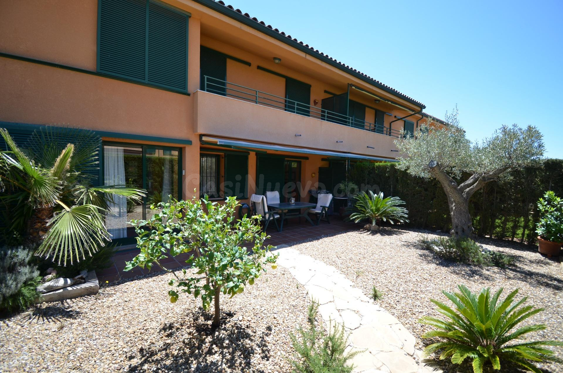 Exclusivo Apartamento en Planta Baja con Jardines Privados y Piscina Comunitaria