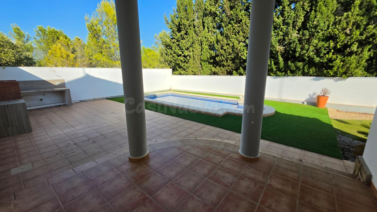 Espacioso Chalet con Piscina y Amplia Parcela en L’Ametlla d - foto 3