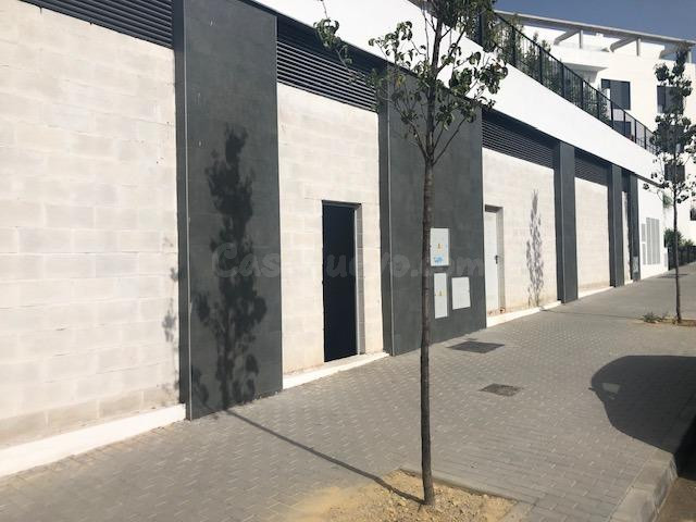 Magnífico local con la mejor ubicación posible en Tomares.