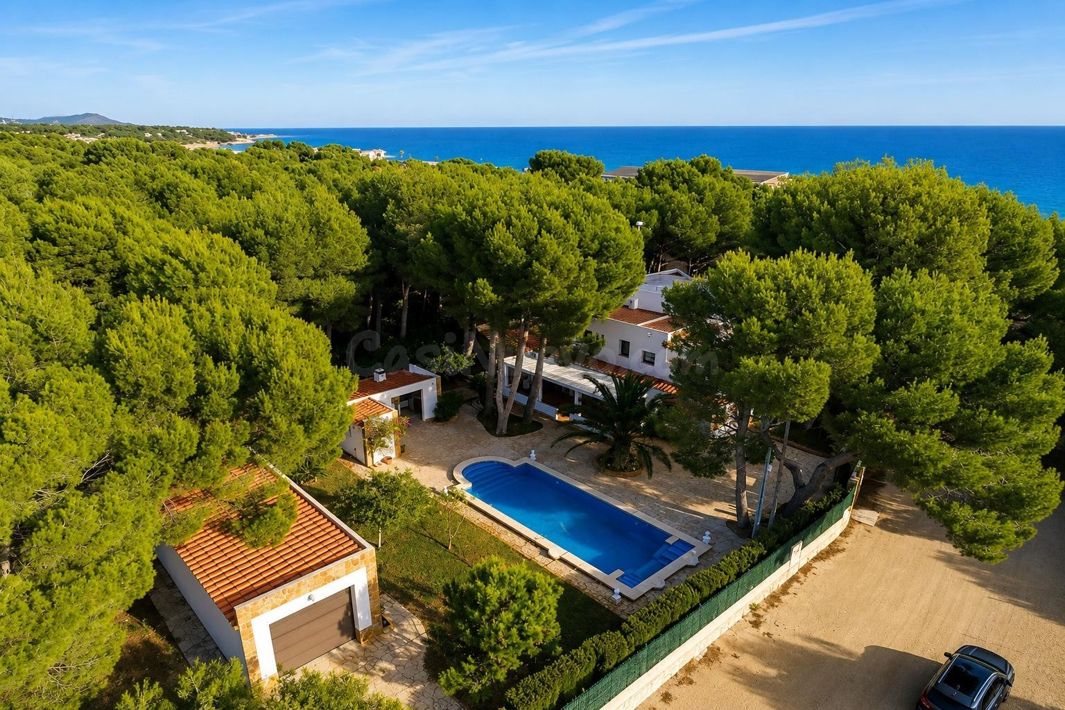 Exclusiva Villa de Lujo en Primera Línea de Mar junto a Cala Sant Jordi