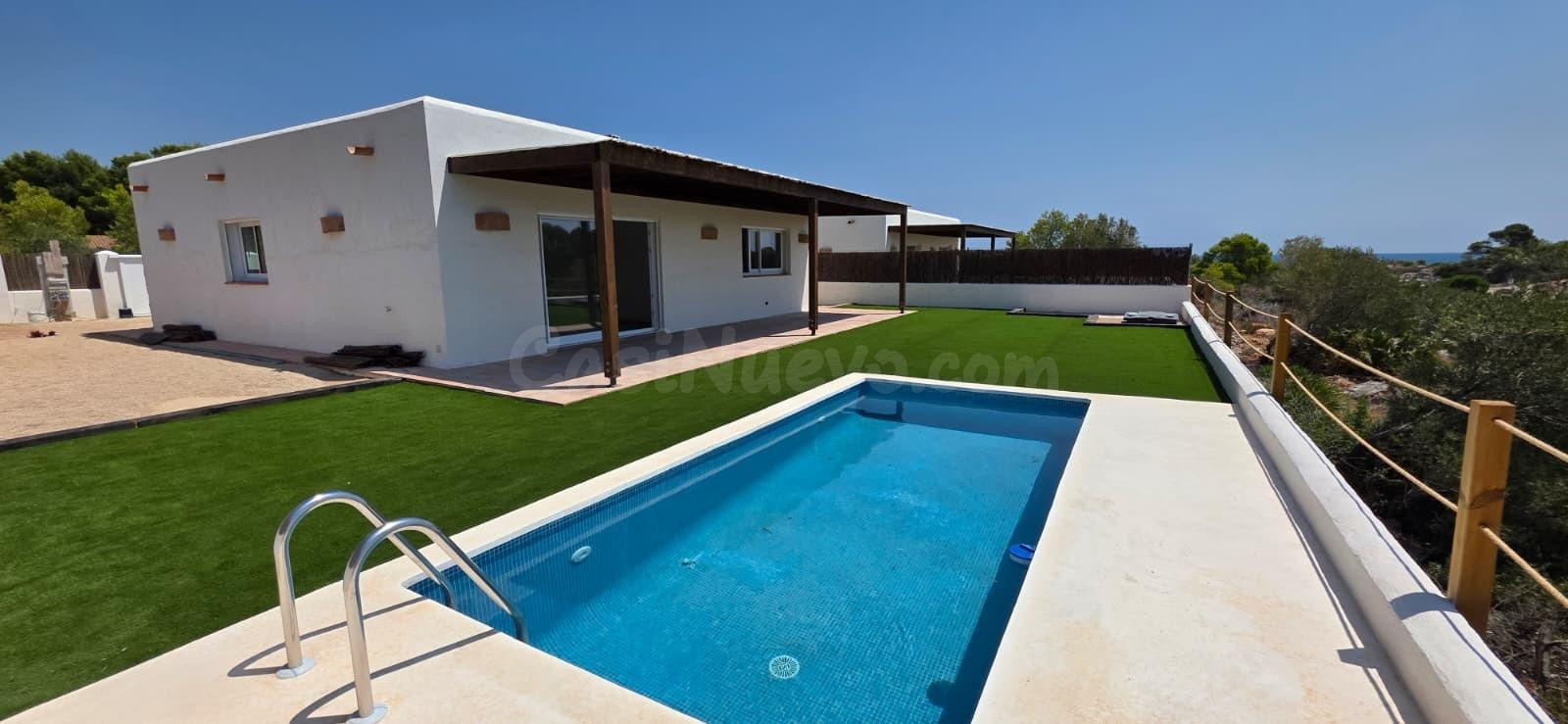 Exclusiva Villa de Obra Nueva con Piscina Frente al Pinar de la Playa de Sant Jordi