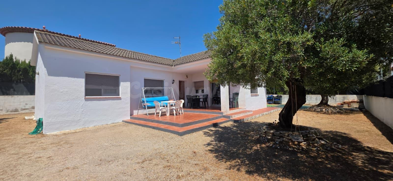 Chalet unifamiliar en una sola planta con gran parcela de 77