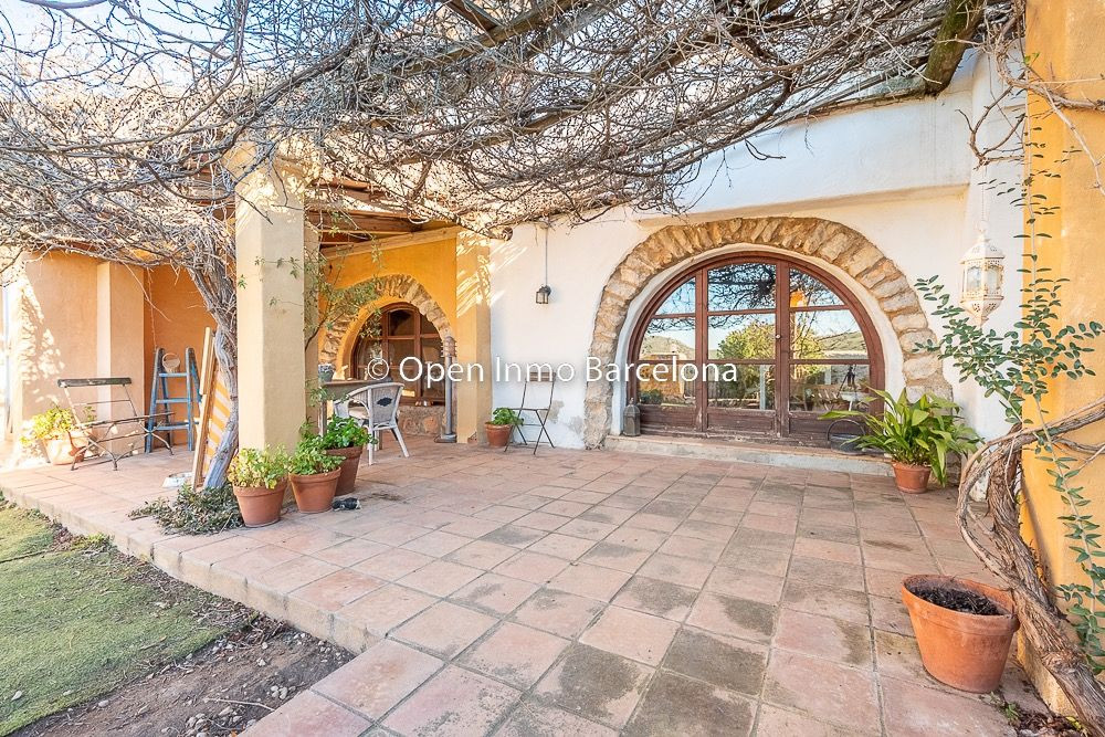 PRECIOSA MASIA EN EL PARQUE DEL GARRAF A LA VENTA