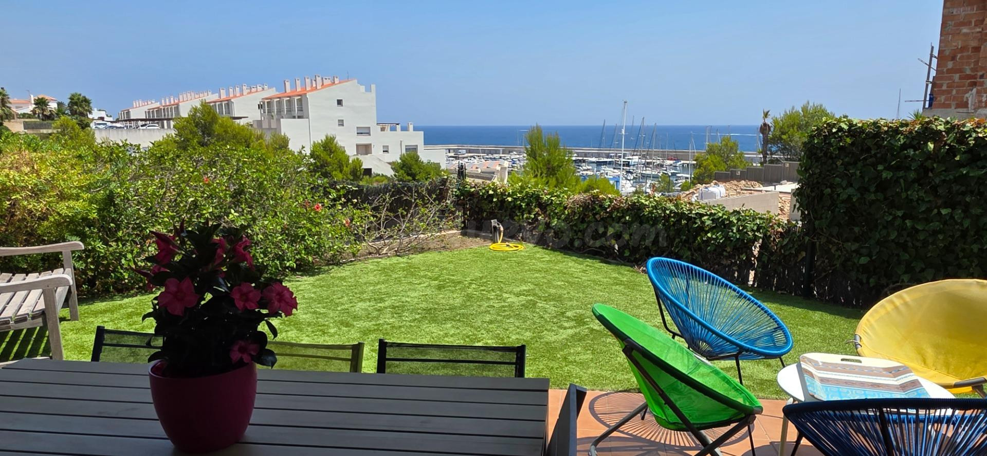 Exclusivo chalet en primera línea de mar y del puerto deportivo de Calafat, con espectaculares vistas panorámicas al Mediterráneo